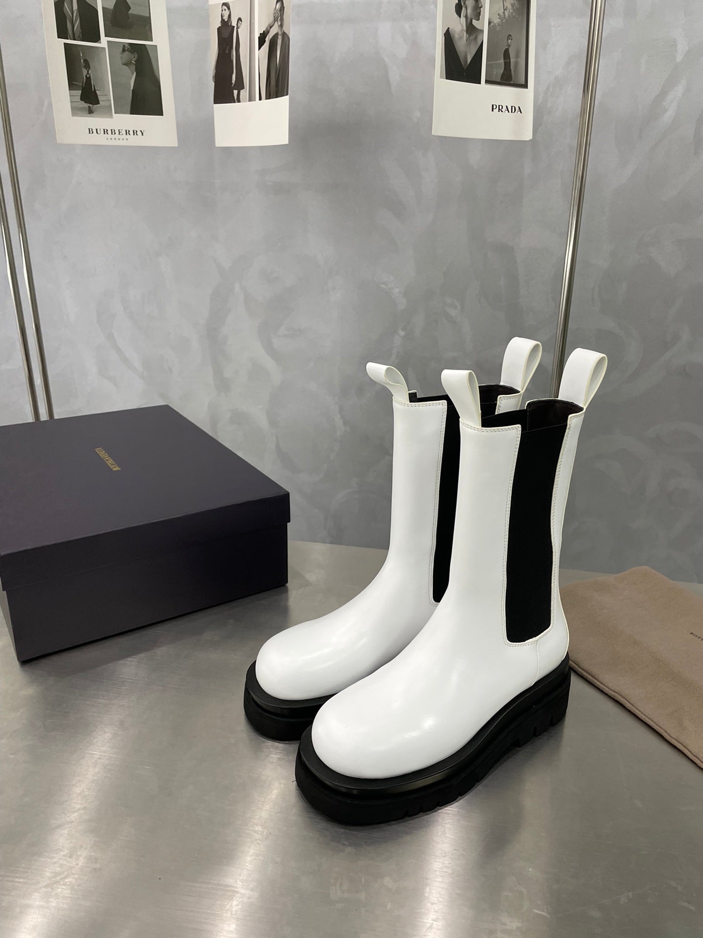 LUG CHELSEA BOOT IN WHITE CALFSKIN