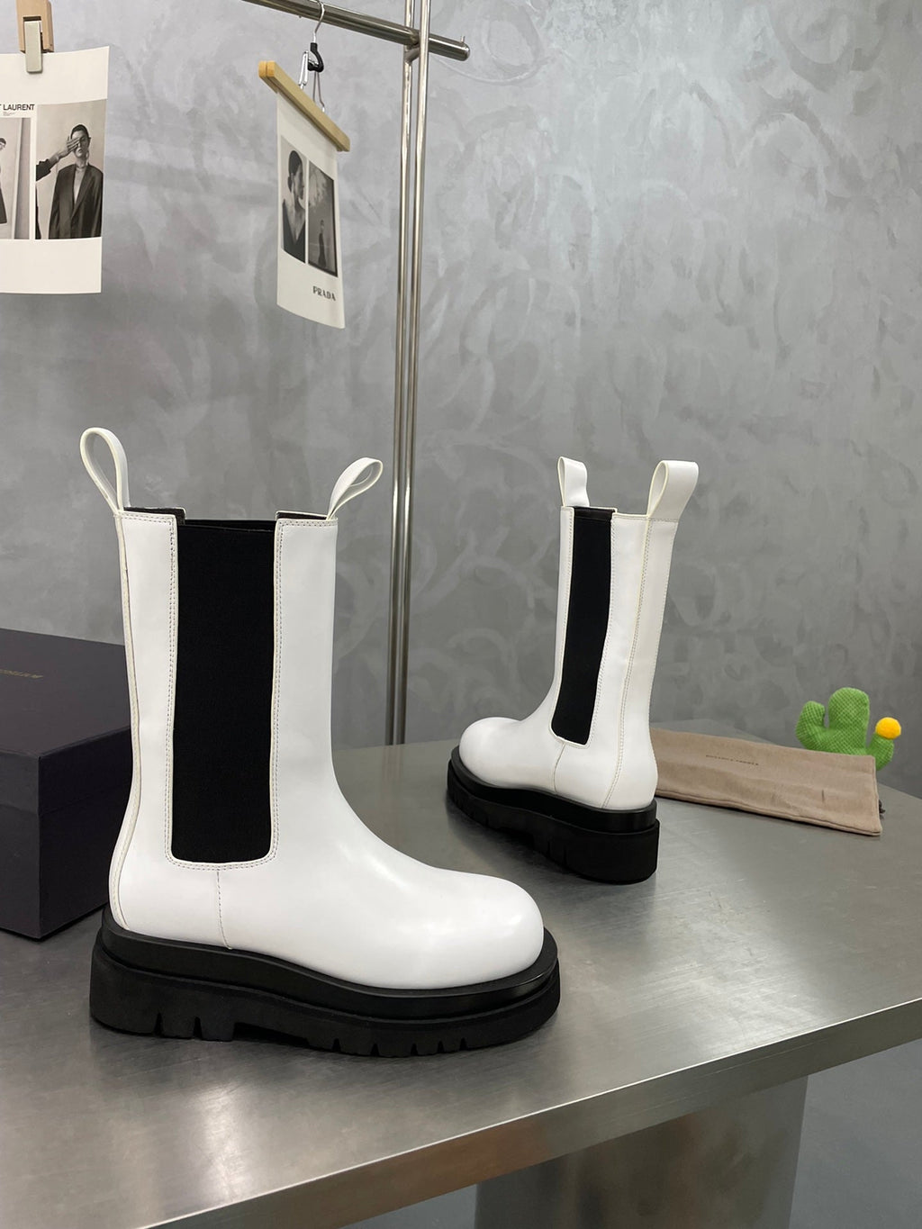 LUG CHELSEA BOOT IN WHITE CALFSKIN