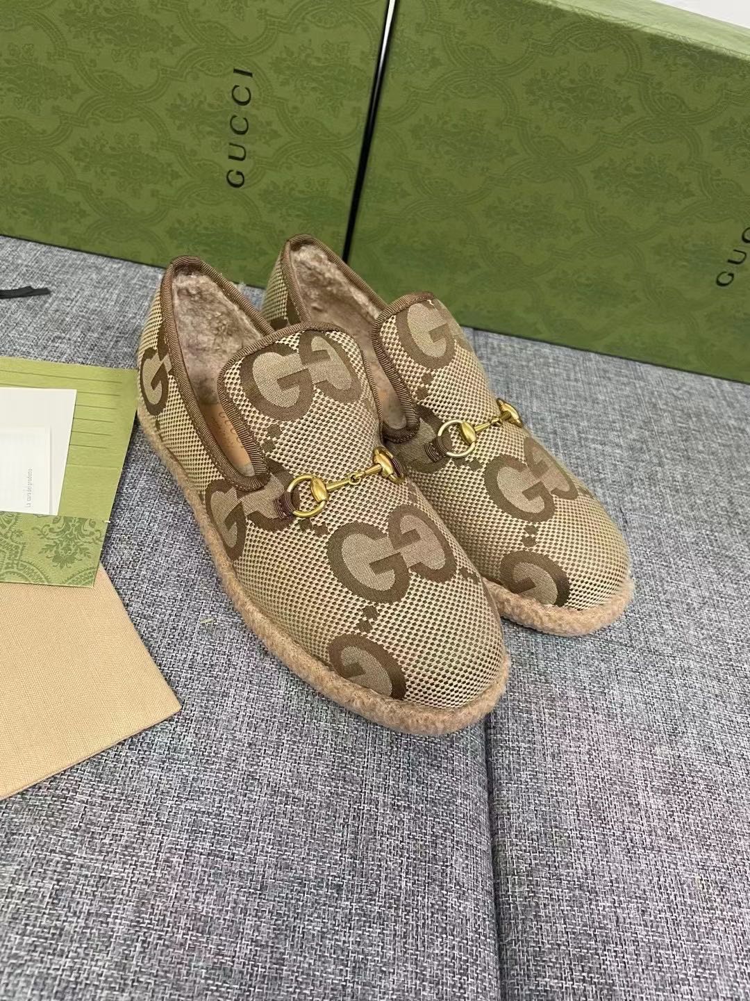 GG HORSEBIT LOAFER IN ECRU BEIGE WOVEN FABRIC AND WOOL MIX LAMB FUR LINING