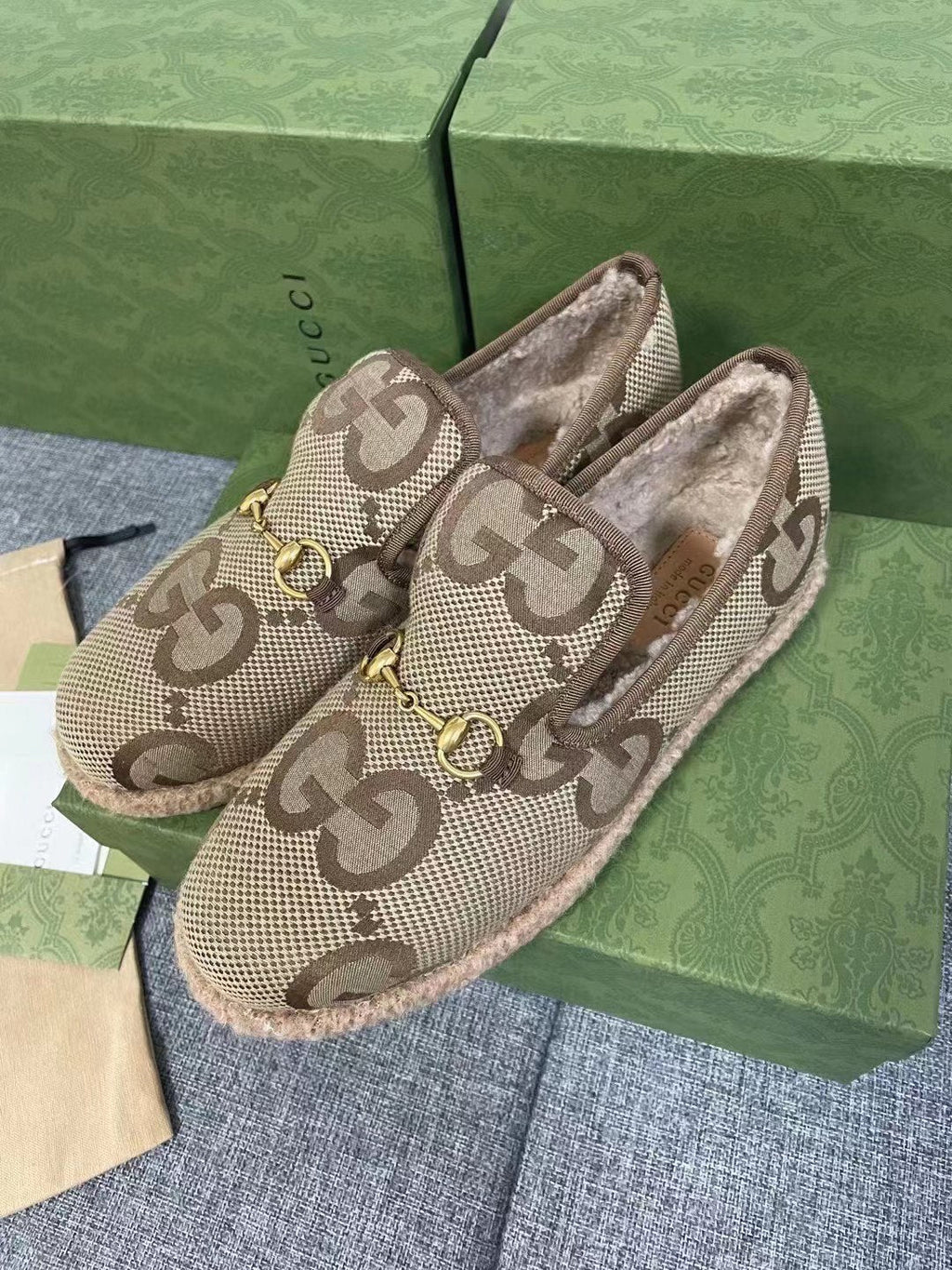 GG HORSEBIT LOAFER IN ECRU BEIGE WOVEN FABRIC AND WOOL MIX LAMB FUR LINING