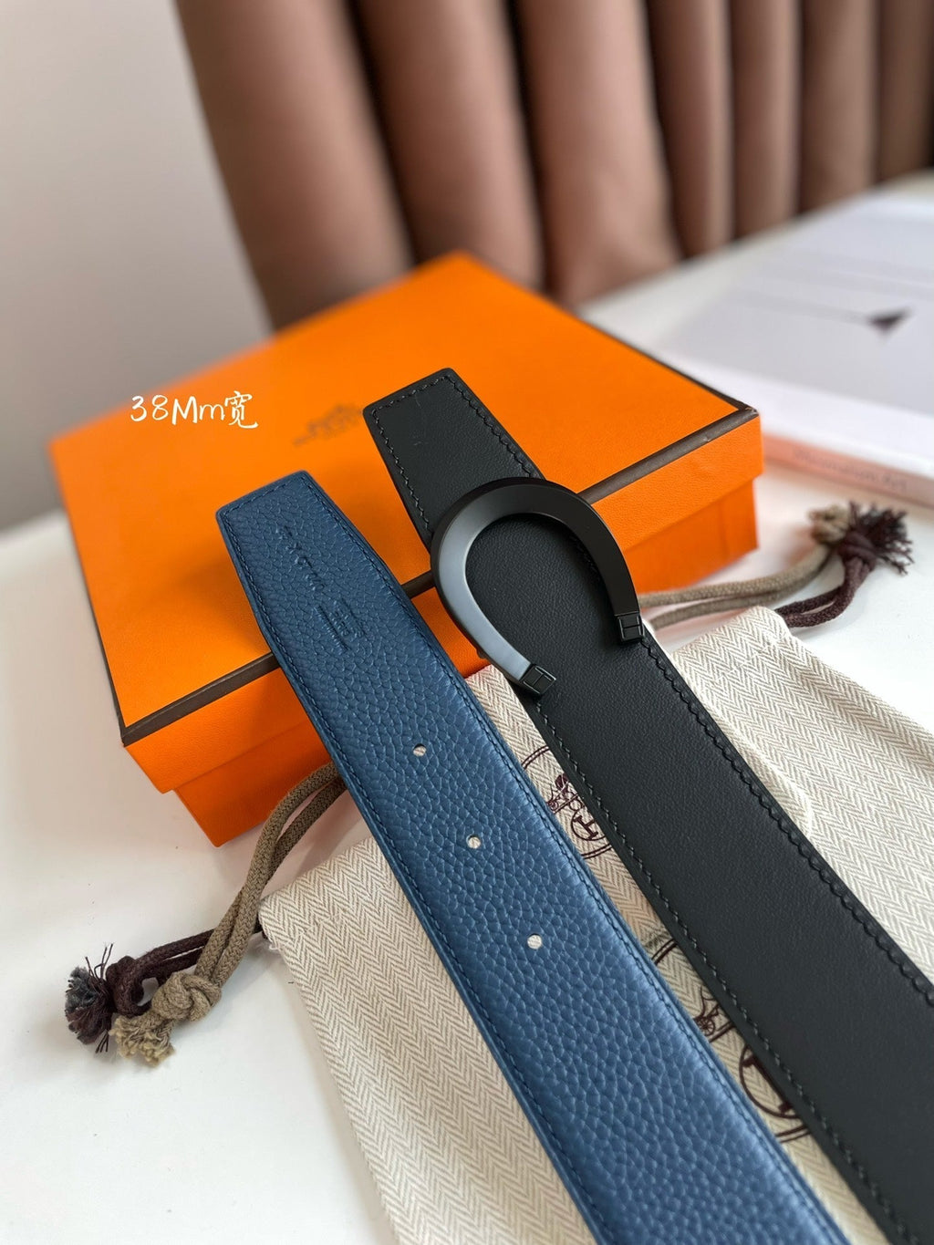 HM LUCK BELT BUCKLE & REVERSIBLE BLACK AND NAVY BLUE LEATHER STRAP 38MM