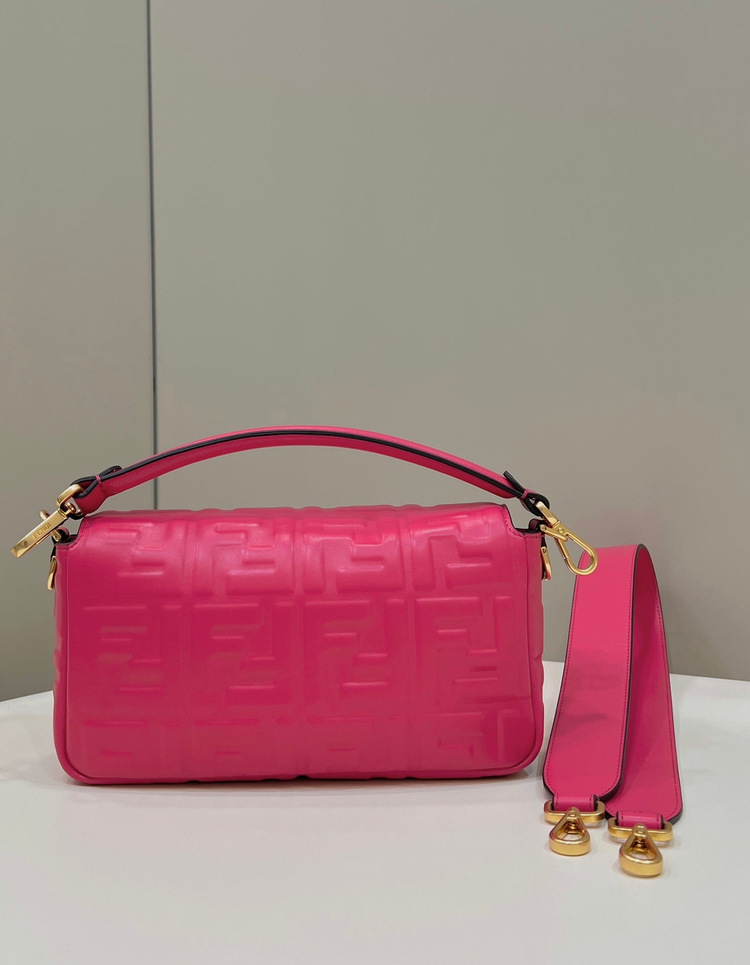 BAGUETTE WITH FF MOTIF 27 IN CERISH PINK SOFT LAMBSKIN GOLD HARDWARE
