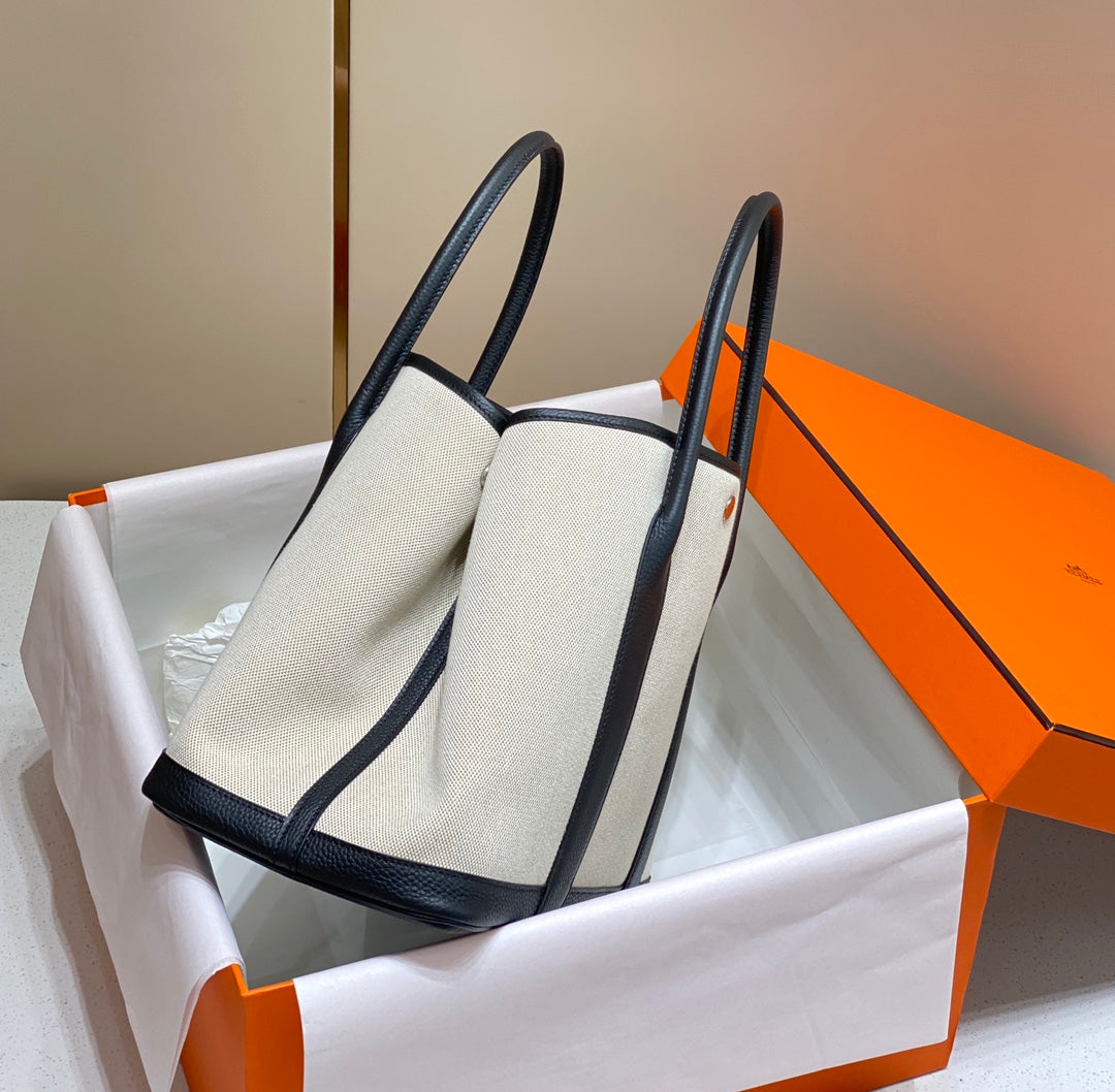 GARDEN PARTY 36CM IN WHITE TOILETS COTTON CANVAS AND BLACK CALFSKIN