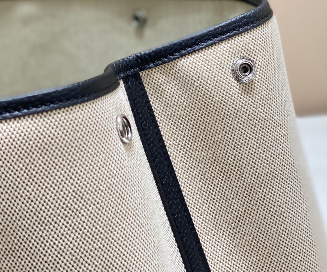 GARDEN PARTY 36CM IN WHITE TOILETS COTTON CANVAS AND BLACK CALFSKIN