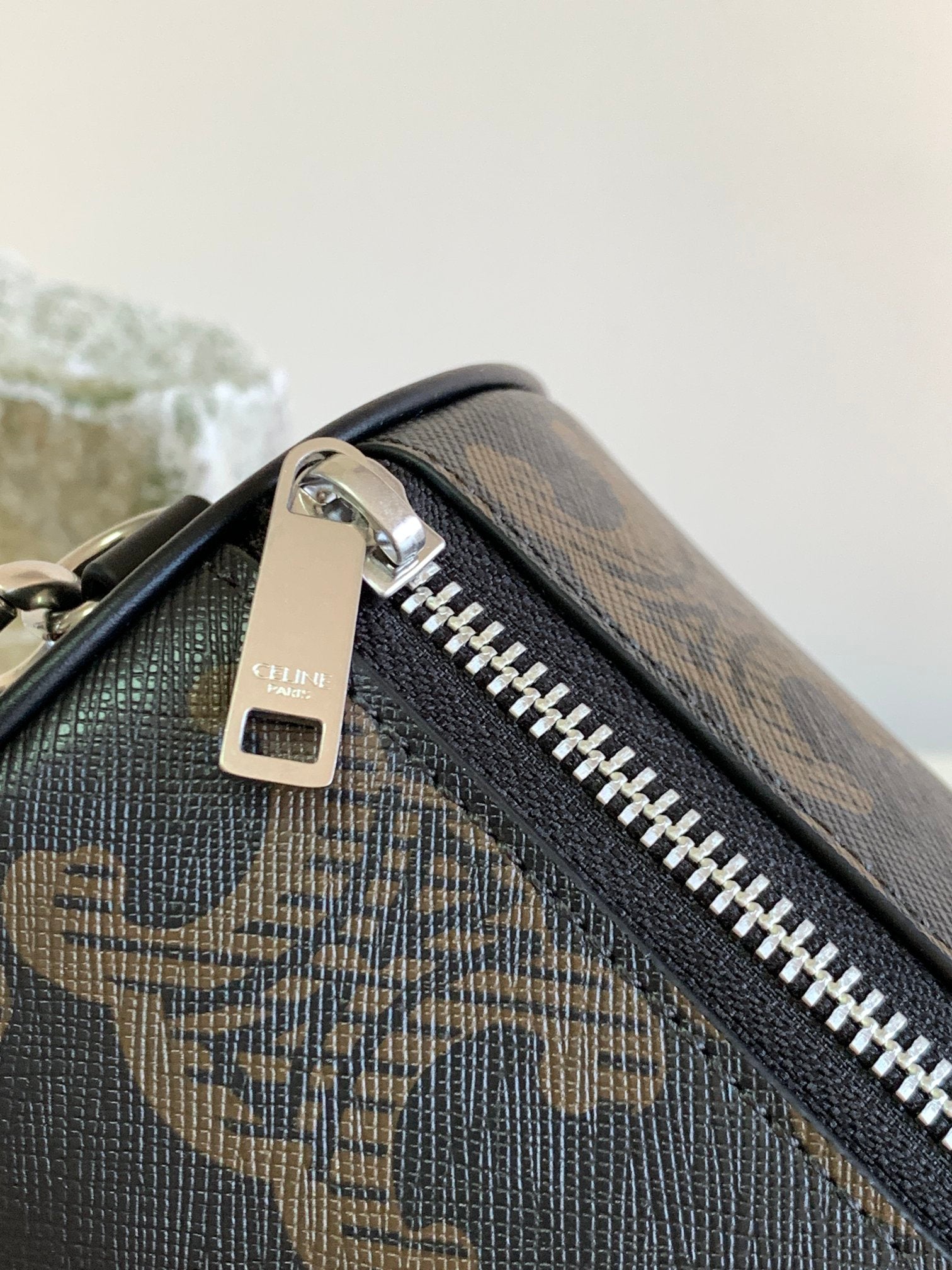 CYLINDRICAL 22  BAG BLACK BROWN COWHIDE