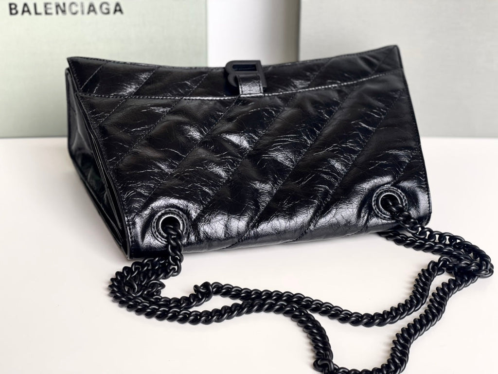 CRUSH MEDIUM CHAIN BAG 31 IN BLACK QUILTED CRUSHED CALFSKIN BLACK HARDWARE