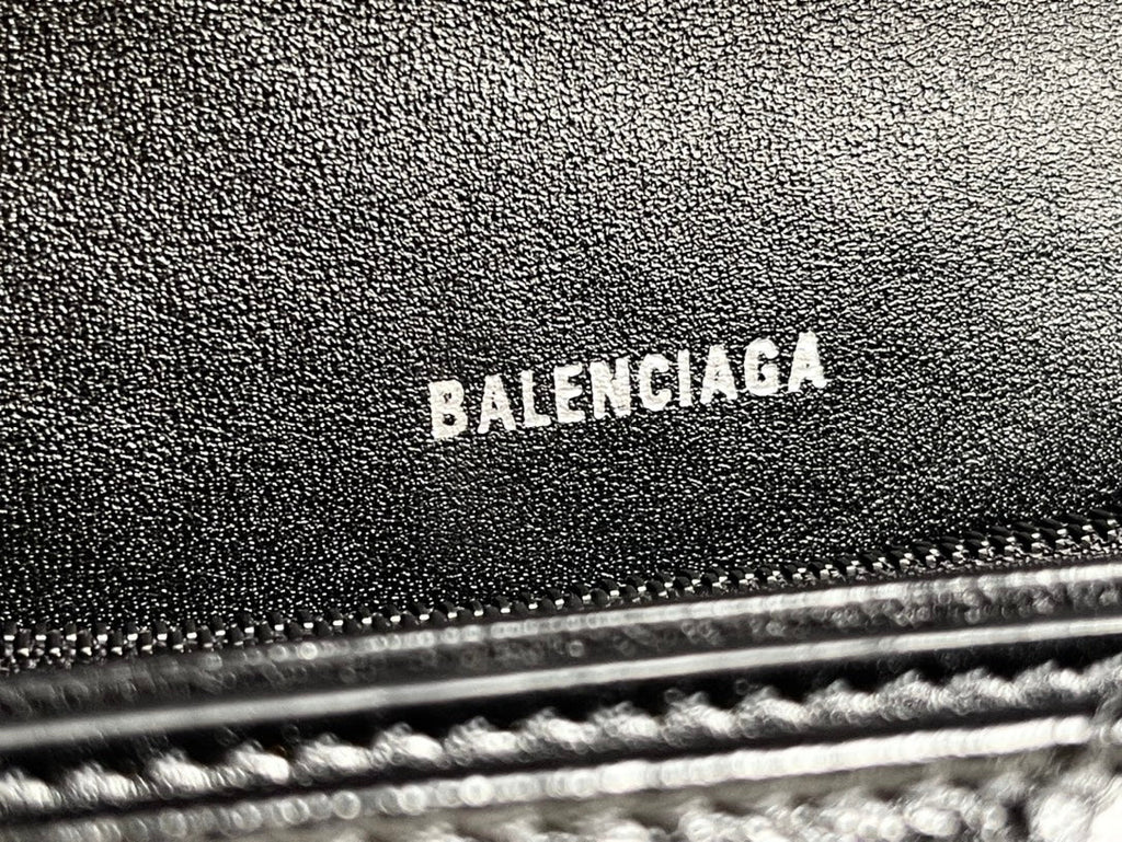 CRUSH MEDIUM CHAIN BAG 31 IN BLACK QUILTED CRUSHED CALFSKIN BLACK HARDWARE