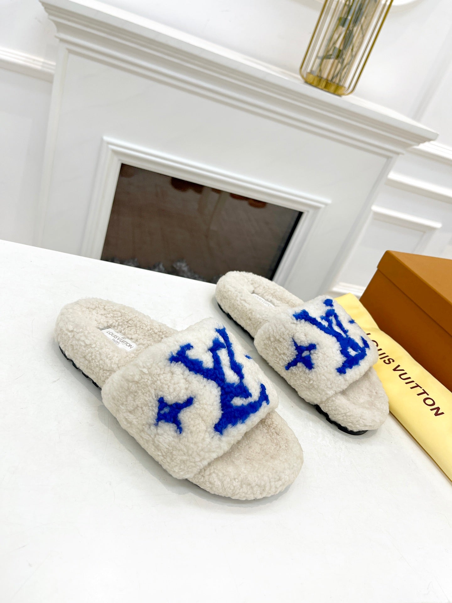 LV FLAT SLIPPER IN WHITE MIX COBALT BLUE SHEARLING