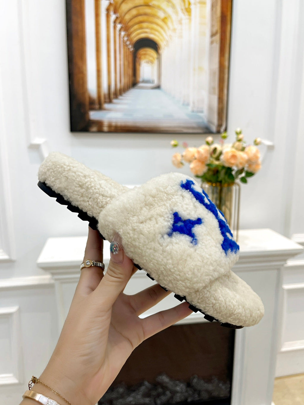 LV FLAT SLIPPER IN WHITE MIX COBALT BLUE SHEARLING