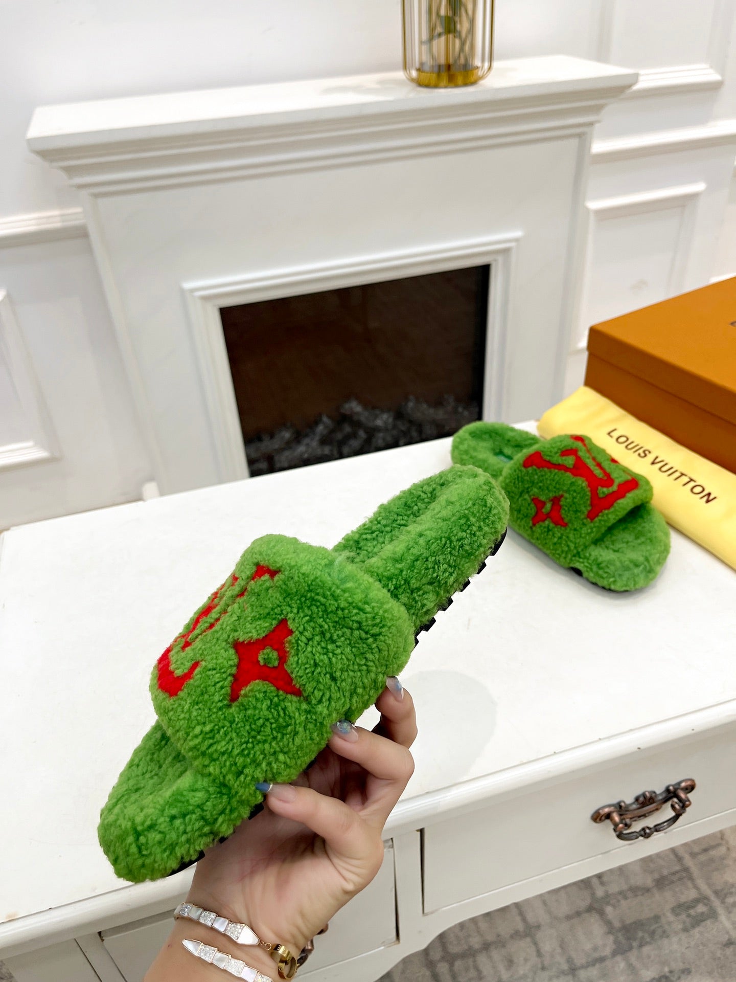 LV FLAT SLIPPER IN LAWN GREEN MIX CHERRY RED SHEARLING