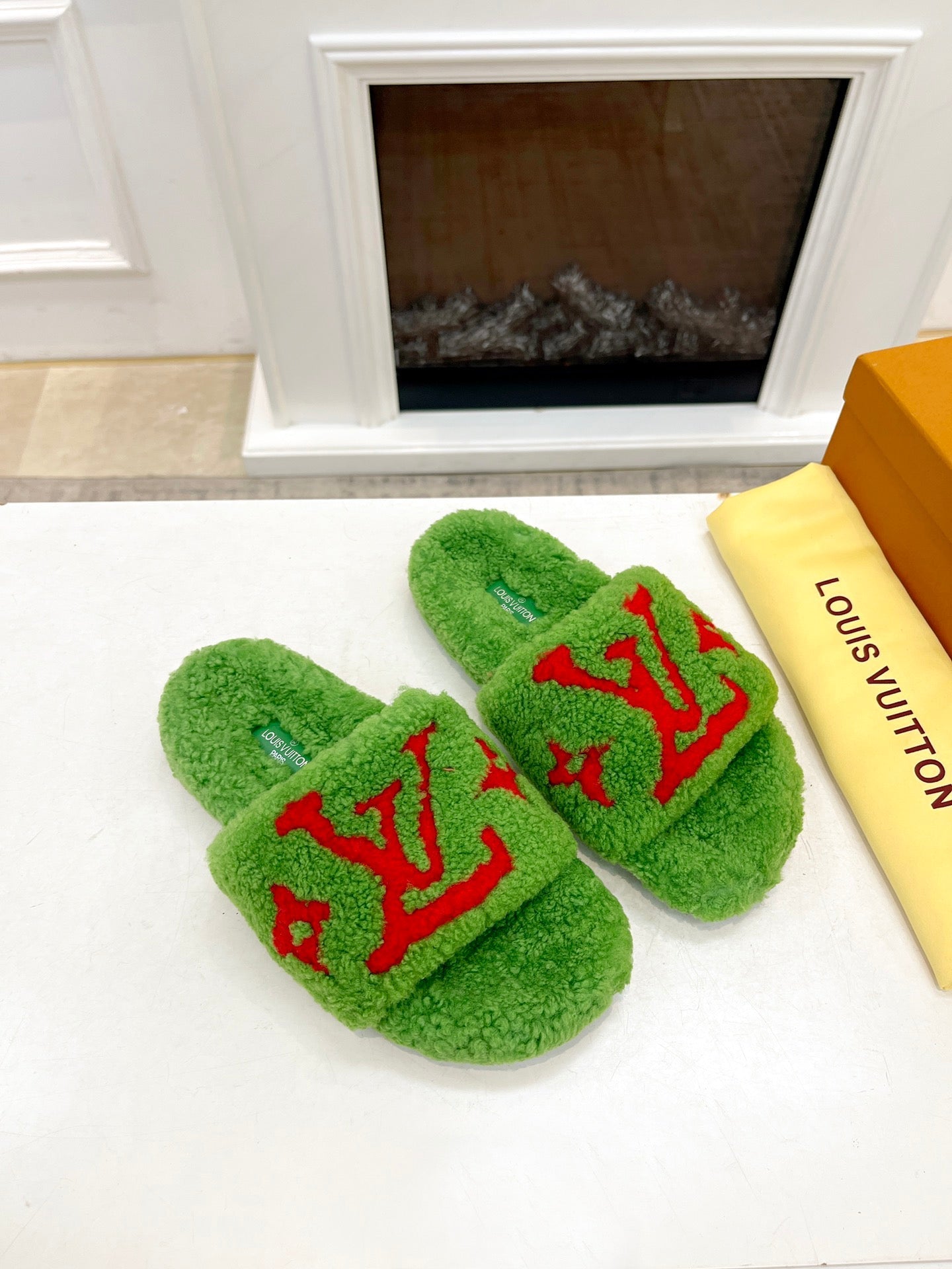 LV FLAT SLIPPER IN LAWN GREEN MIX CHERRY RED SHEARLING