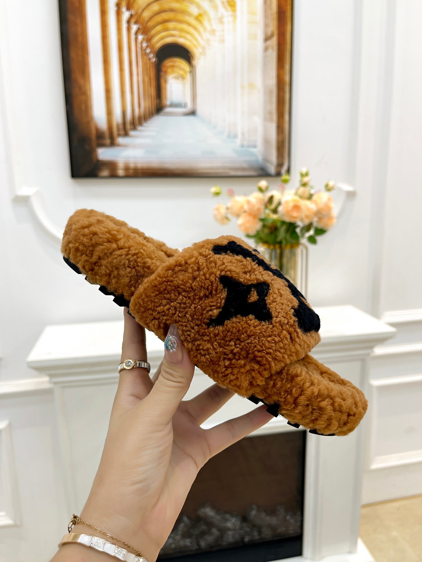 LV FLAT SLIPPER IN GINGERBREAD BROWN MIX BLACK SHEARLING