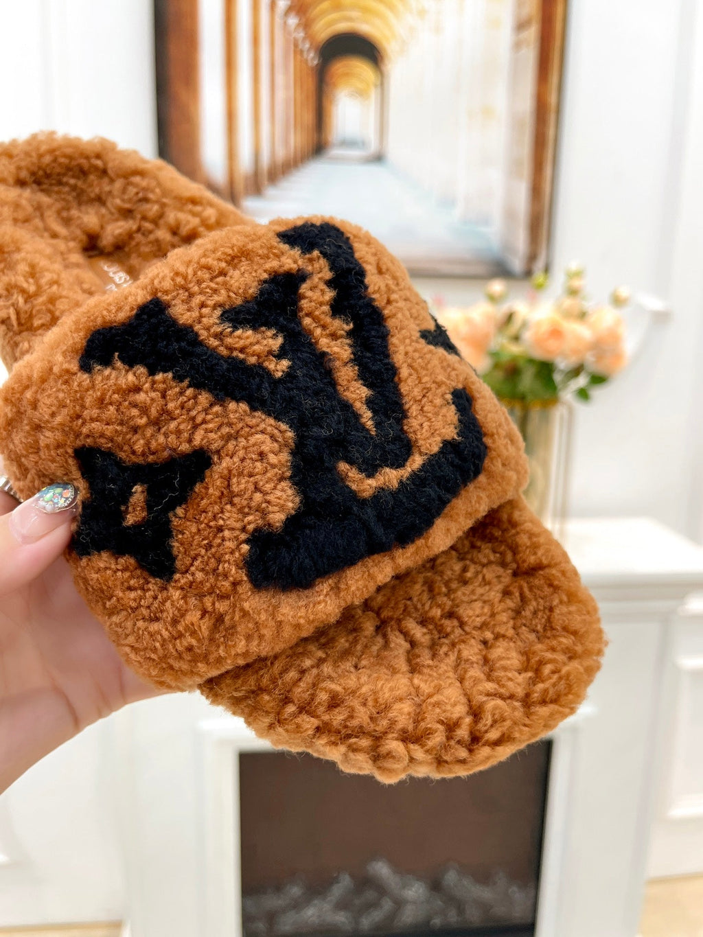 LV FLAT SLIPPER IN GINGERBREAD BROWN MIX BLACK SHEARLING