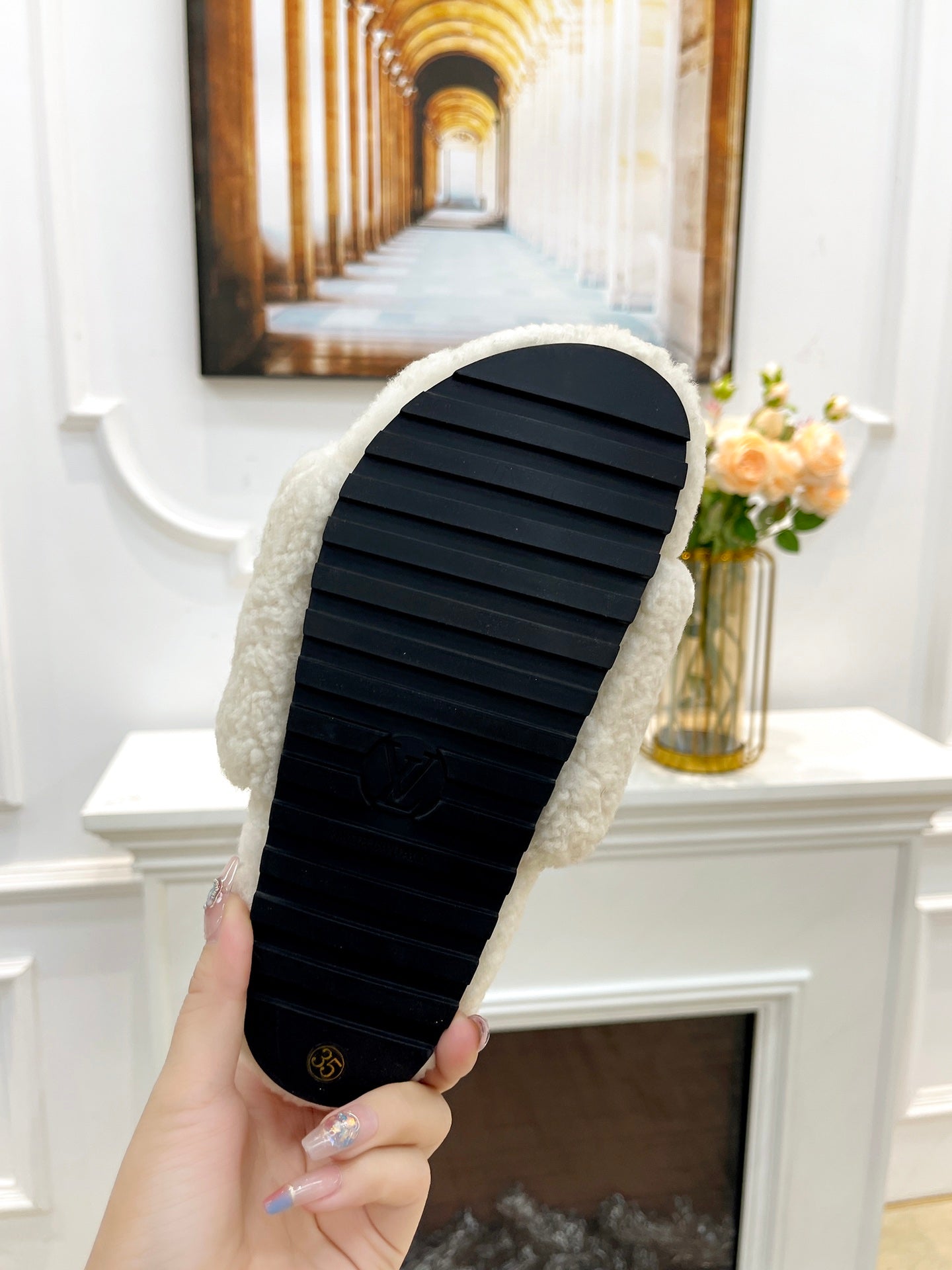 LV FLAT SLIPPER IN WHITE MIX BRIGHT PINK SHEARLING