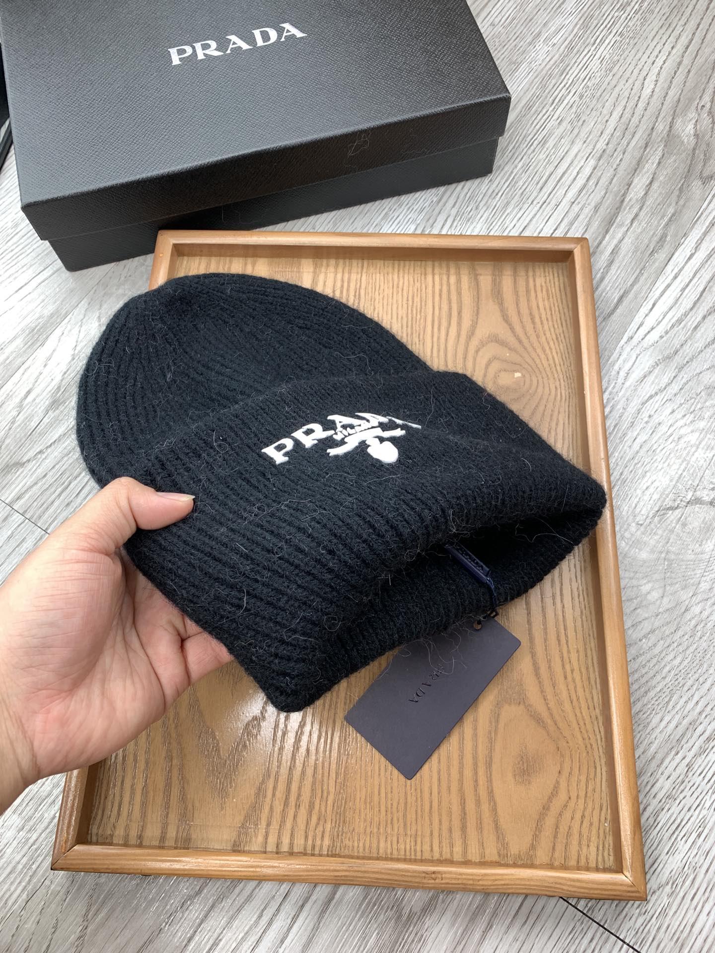 BEANIE HAT IN BLACK WOOL 108753