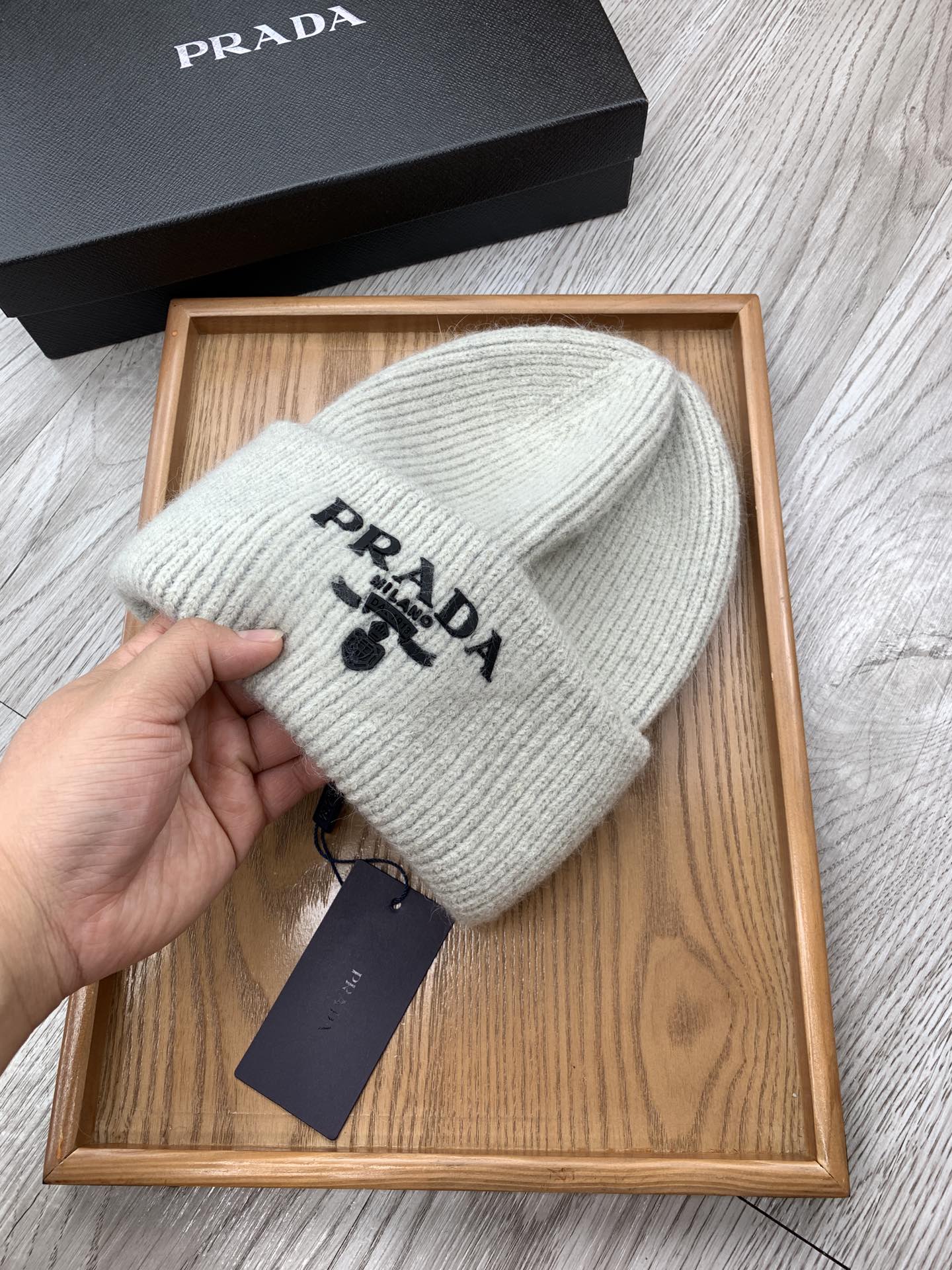 BEANIE HAT IN PALE GRAY WOOL 108746