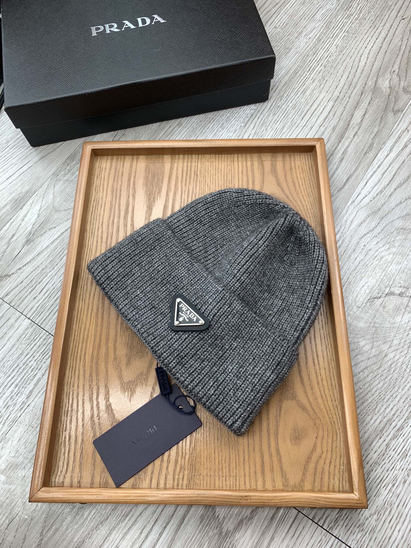 BEANIIE HAT IN GRAPHITE GRAY WOOL 335032
