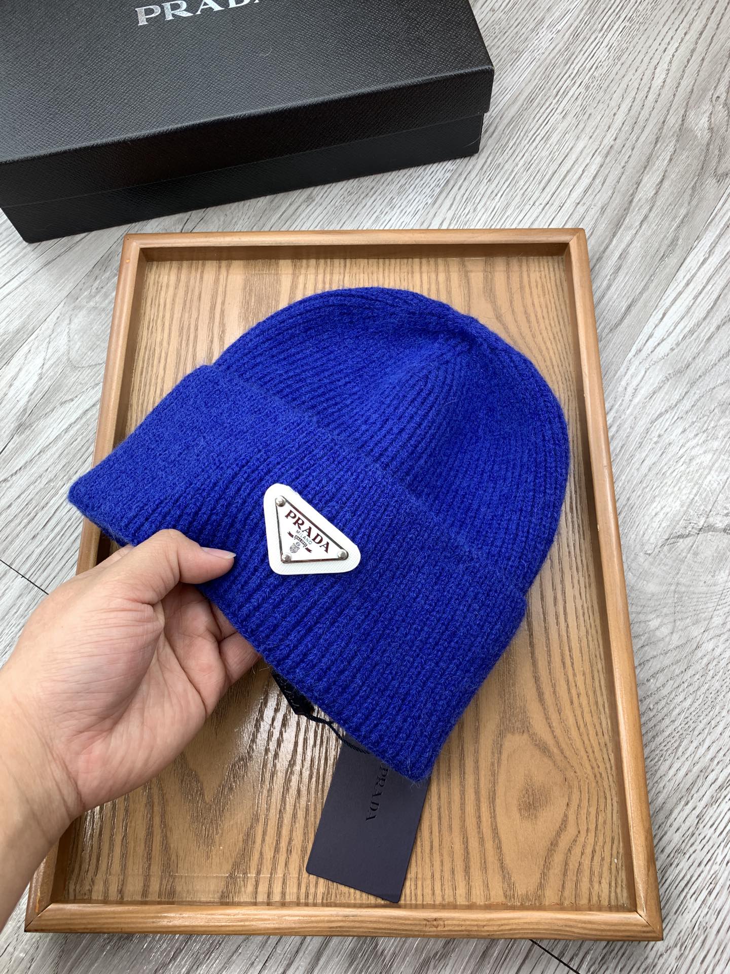 BEANIIE HAT IN AZURE BLUE WOOL 335033