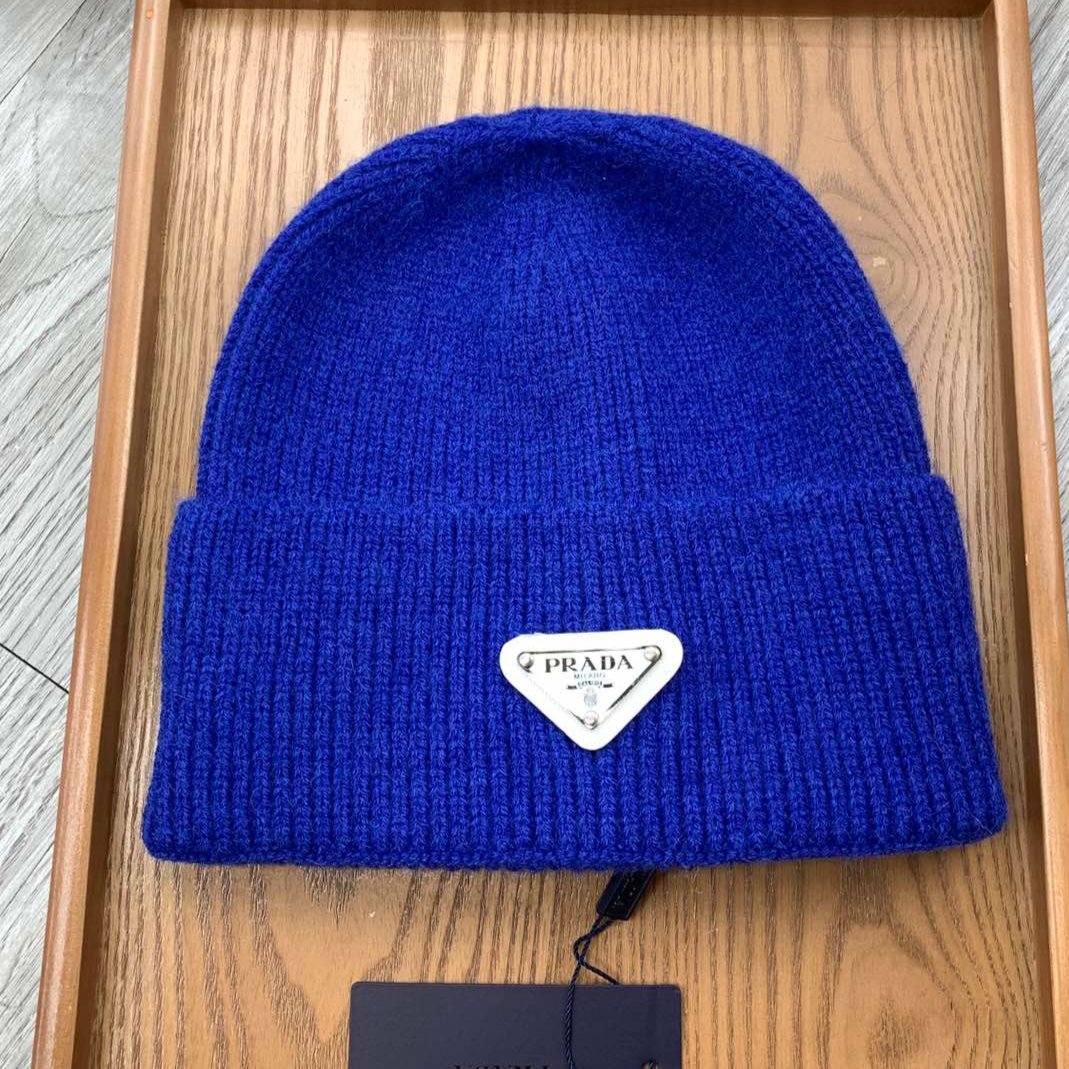 BEANIIE HAT IN AZURE BLUE WOOL 335033