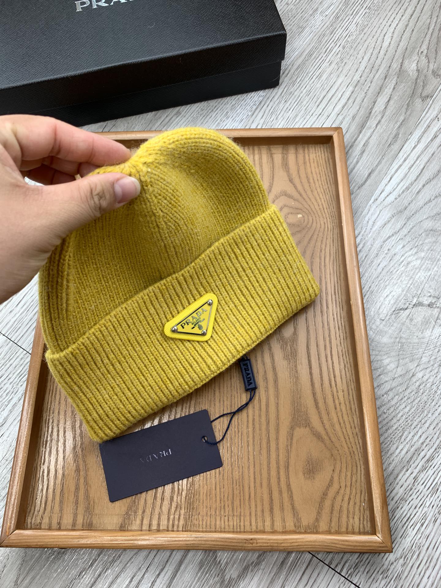 BEANIIE HAT IN CLASSIC YELLOW WOOL 335035