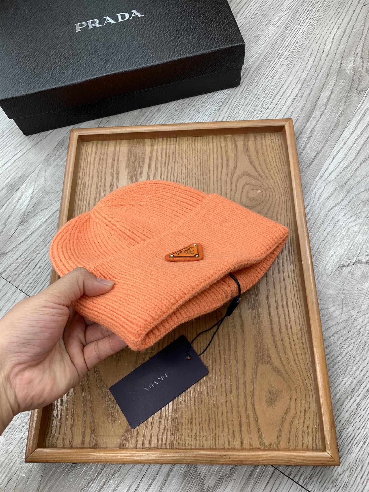 BEANIIE HAT IN CARROT ORANGE WOOL 335036