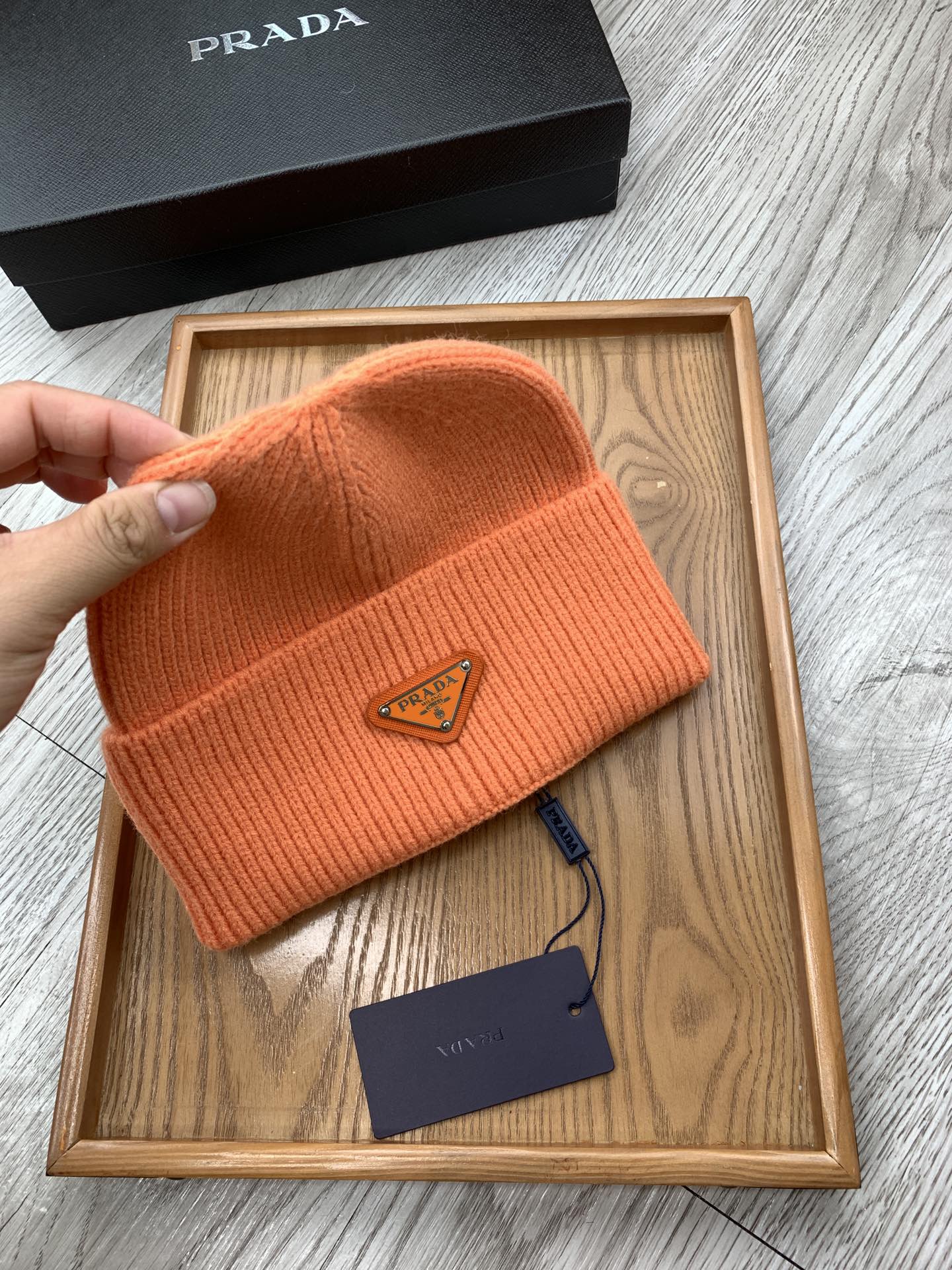 BEANIIE HAT IN CARROT ORANGE WOOL 335036