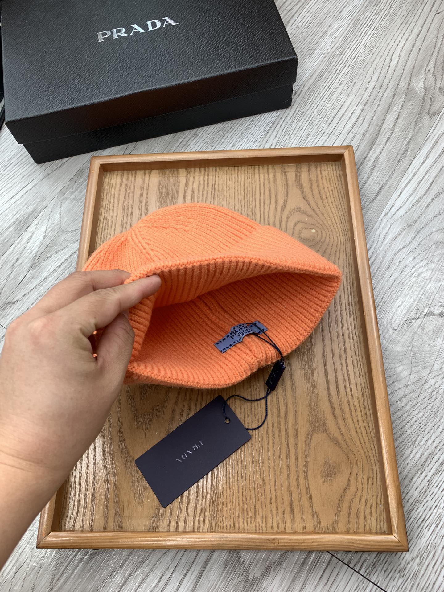 BEANIIE HAT IN CARROT ORANGE WOOL 335036