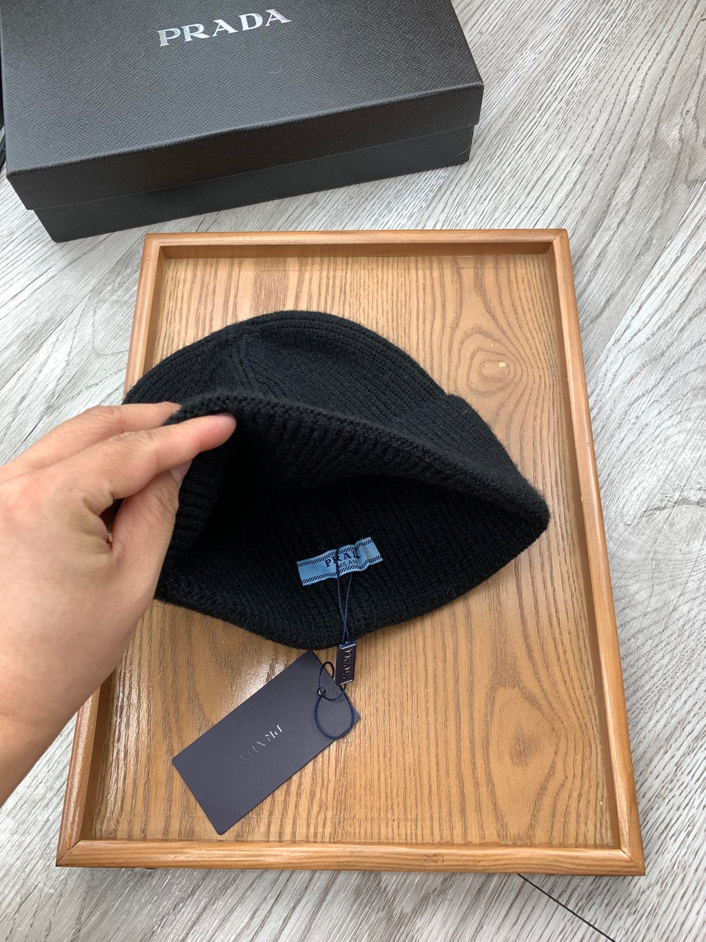 BEANIIE HAT IN BLACK WOOL 335039