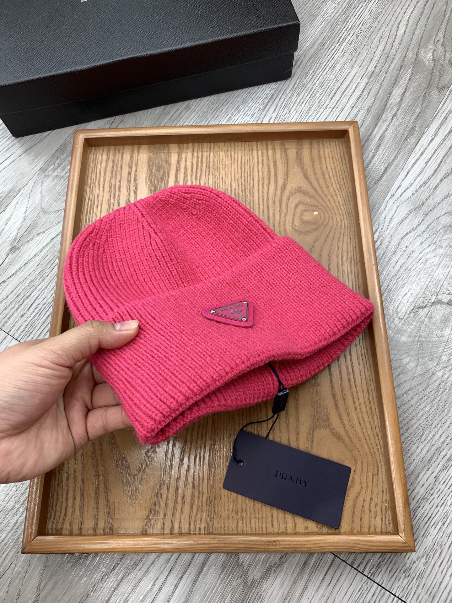 BEANIIE HAT IN BRIGHT PINK WOOL 335037