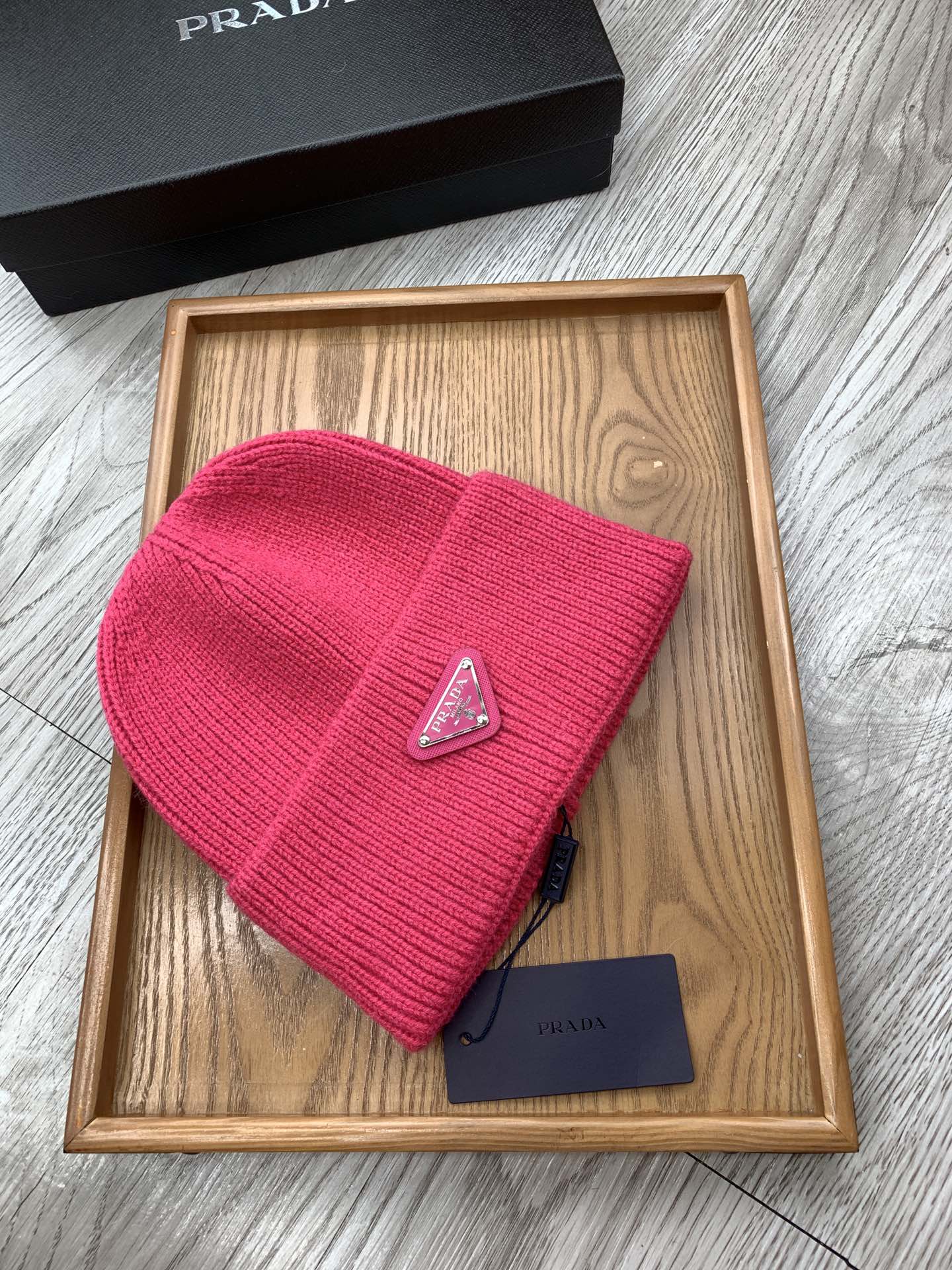 BEANIIE HAT IN BRIGHT PINK WOOL 335037