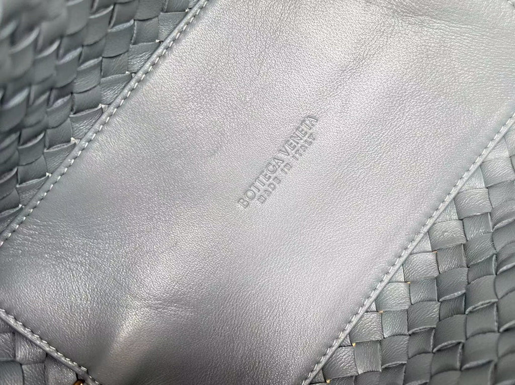 MINI CABAT 20 IN ONYX BLACK LAMBSKIN