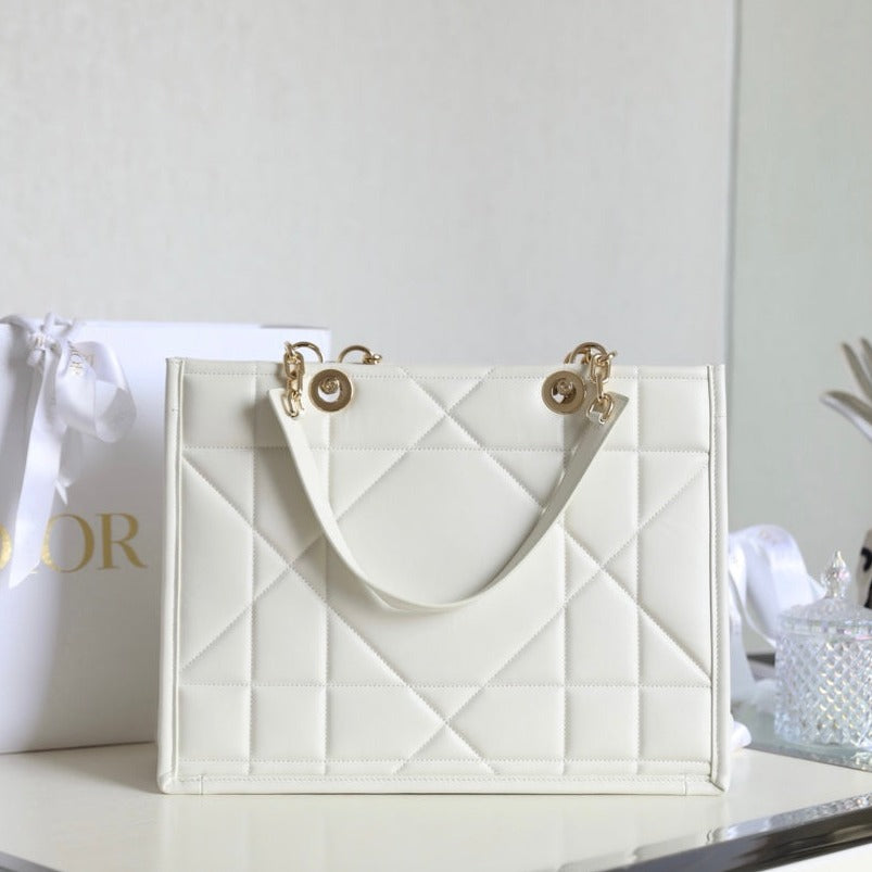 MEDIUM TOTE BOOK 26 BAG IN WHITE CALFSKIN