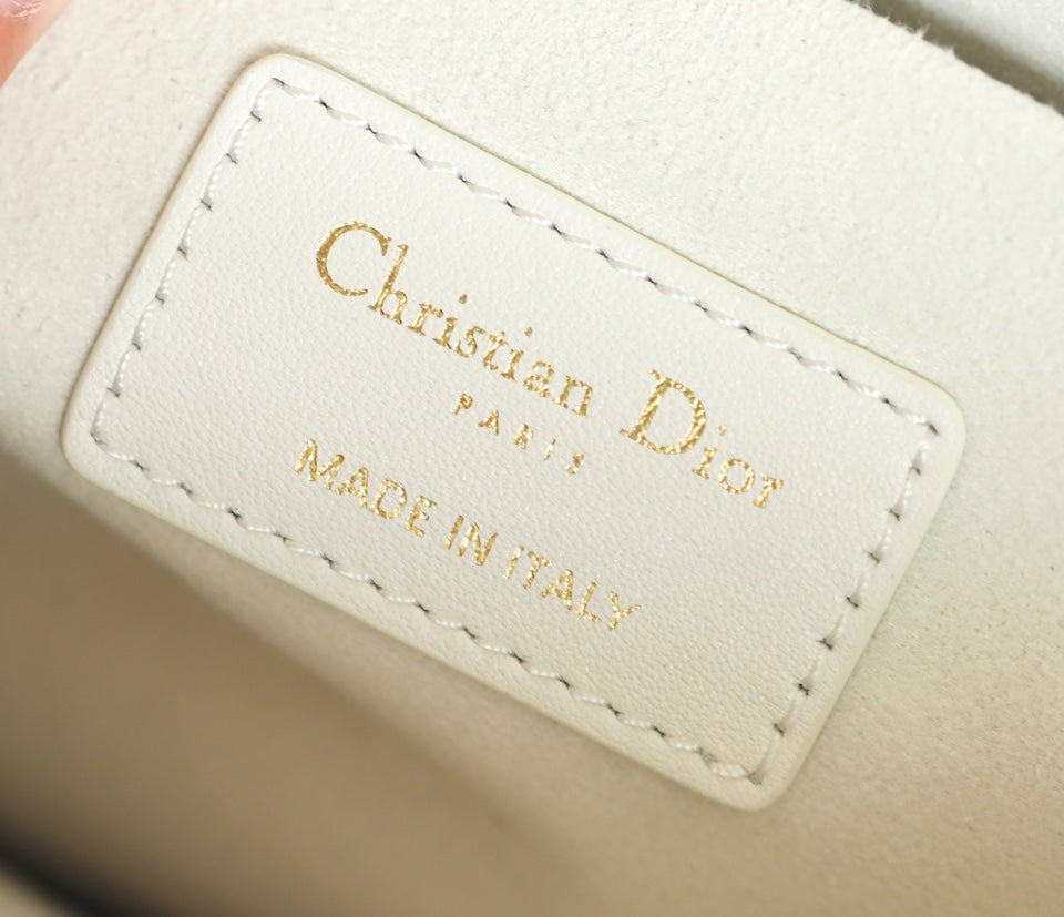 MEDIUM TOTE BOOK 26 BAG IN WHITE CALFSKIN