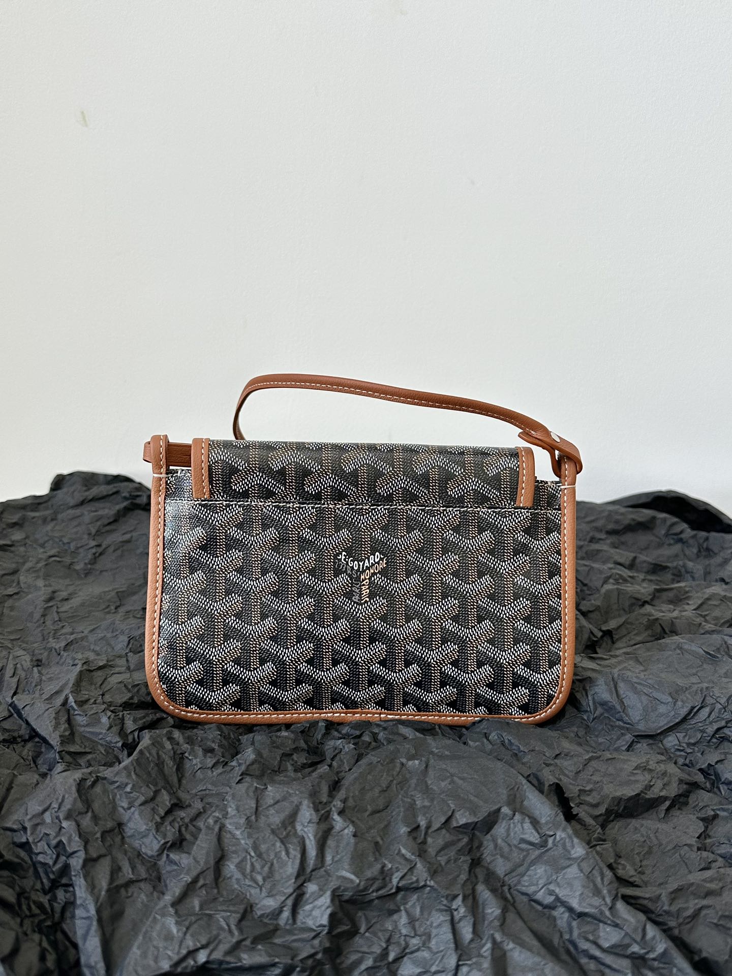 PLUMET POCKET WALLET 20 IN BLACK GOYARDINE CANVAS AND TAN LAMBSKIN TRIM