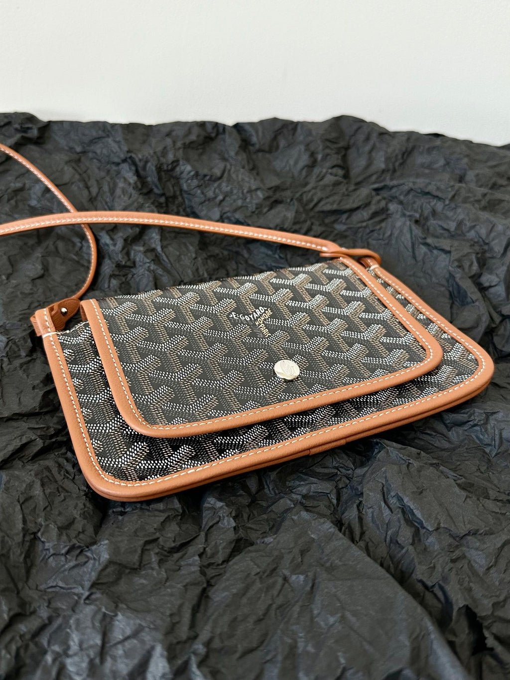 PLUMET POCKET WALLET 20 IN BLACK GOYARDINE CANVAS AND TAN LAMBSKIN TRIM