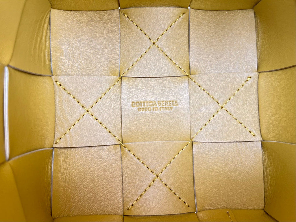 SMALL CASSETTE BUCKET 18 IN MERIGOLD CALFSKIN