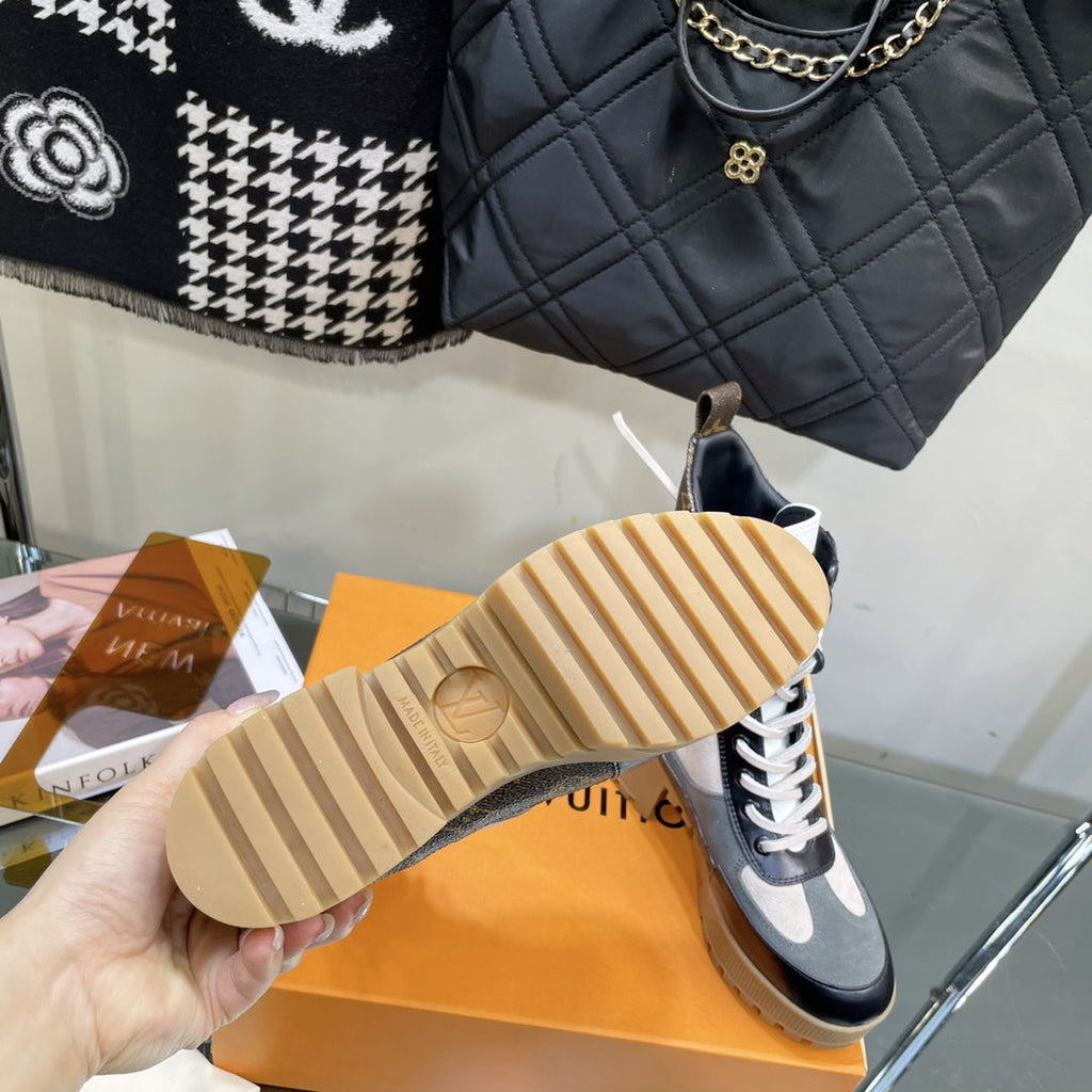 LAUREATE PLATFORM BOOTS IN WHITE CALFSKIN AND COIN GRAY SUEDE