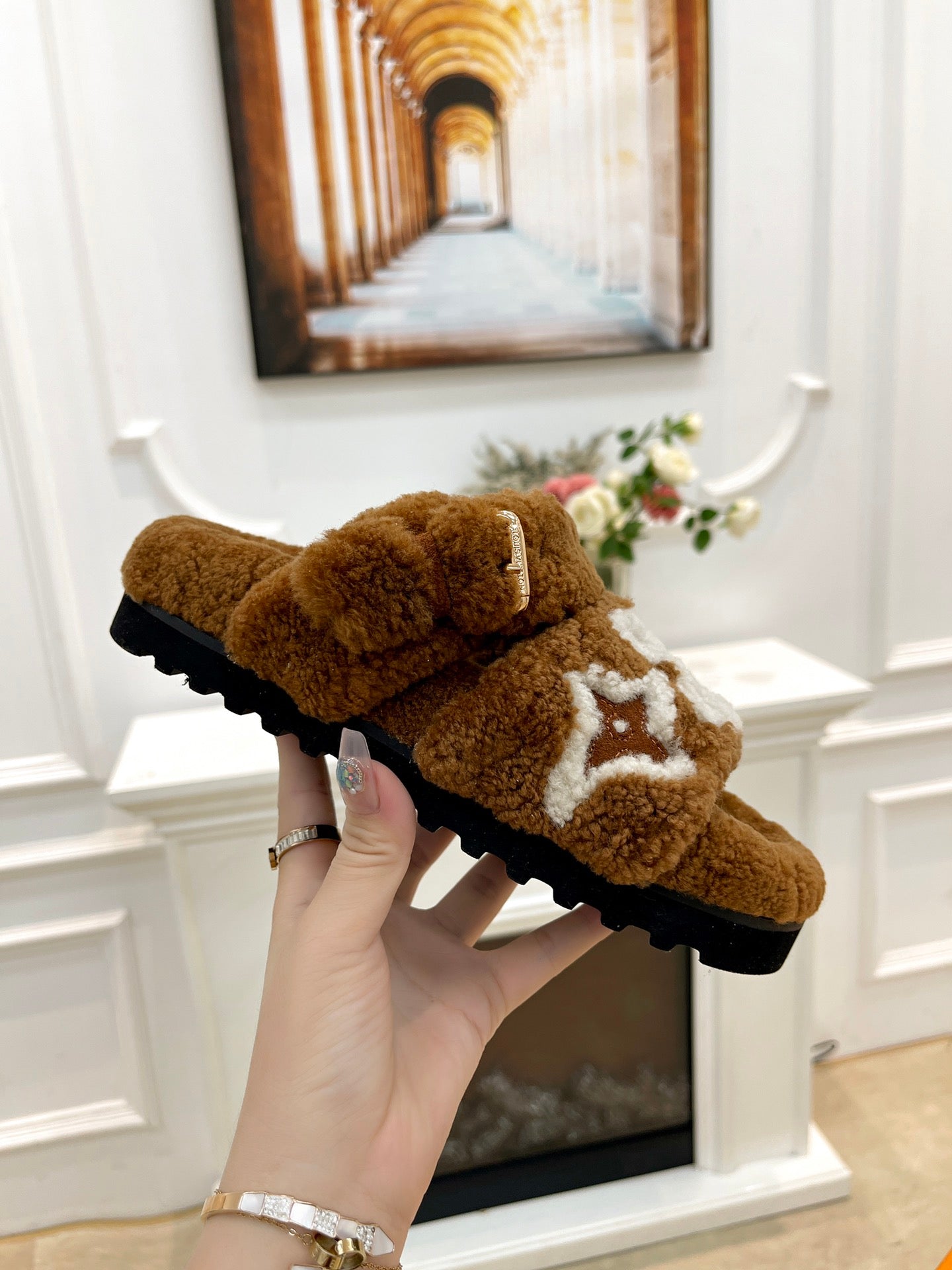 DAD SANDAL MULE IN CARAMEL BROWN MIX WHITE FLEECE