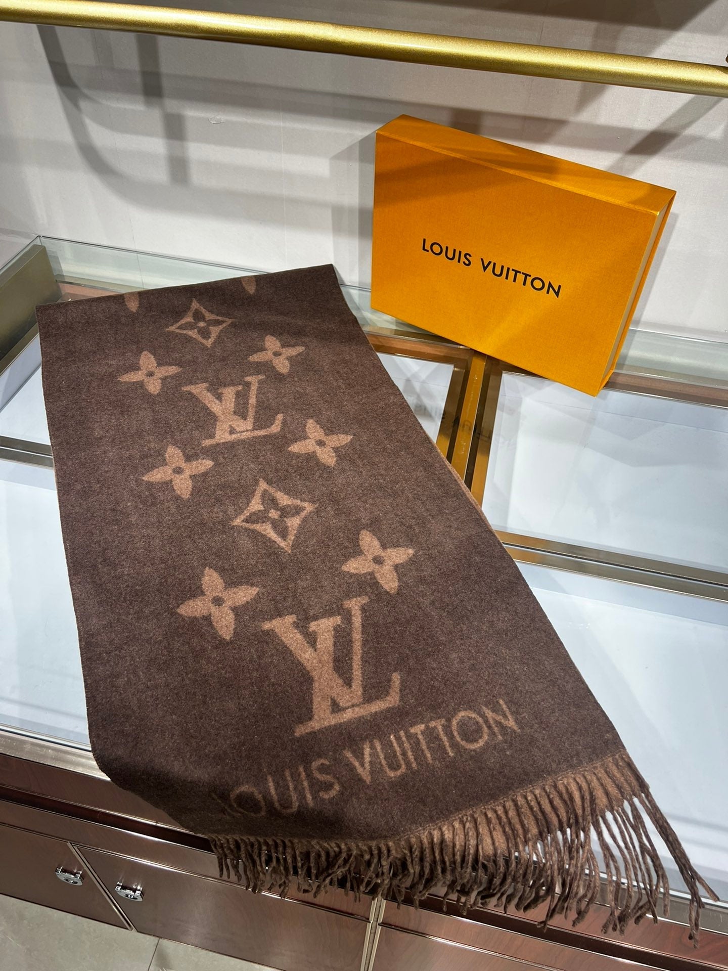 LV SCARF 180 CM IN CASHMERE 692999