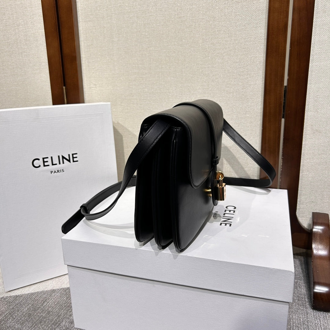 TABOU FLAP BAG 22 IN BLACK SMOOTH CALFSKIN GOLD LOCK