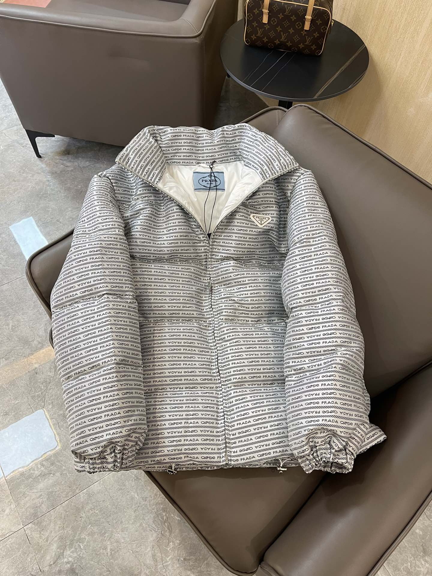 PRADA 25S DOWN JACKET 558