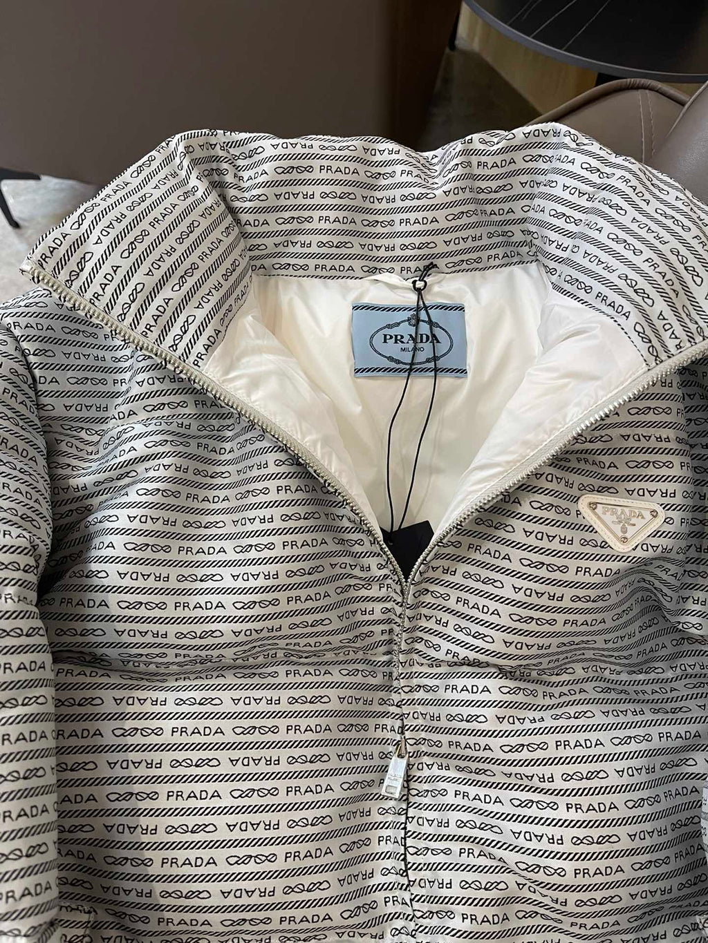 PRADA 25S DOWN JACKET 558