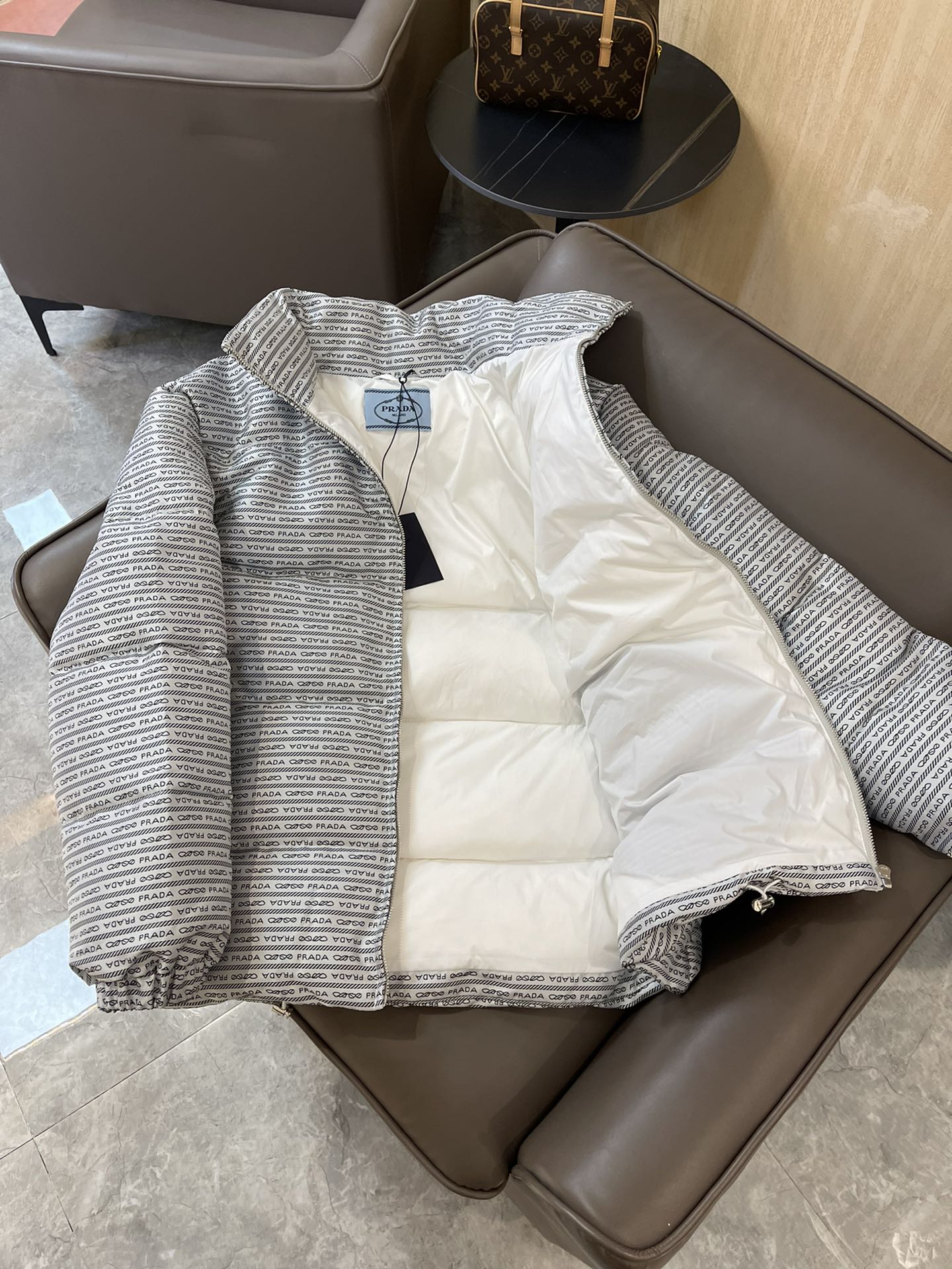 PRADA 25S DOWN JACKET 558