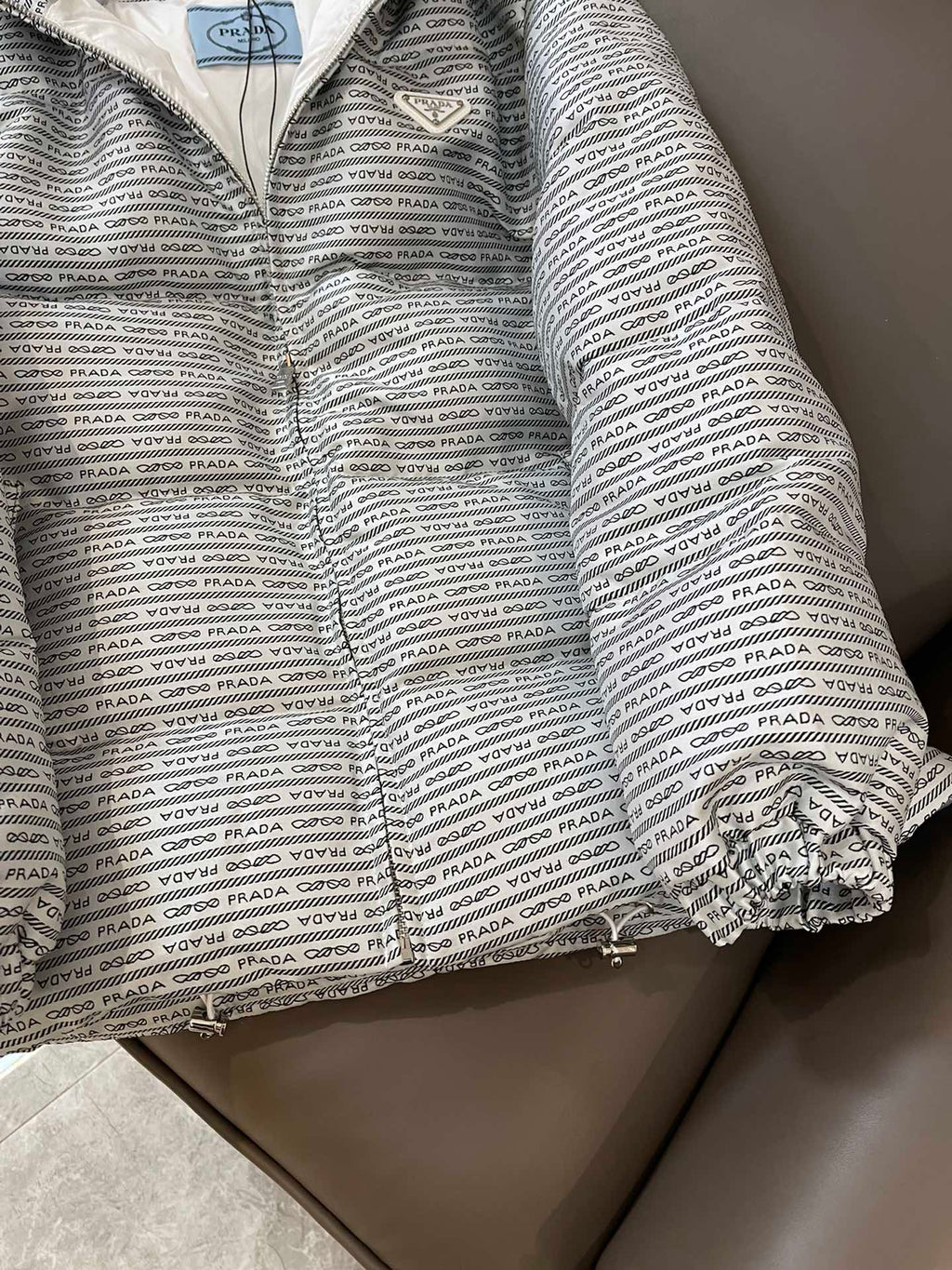 PRADA 25S DOWN JACKET 558