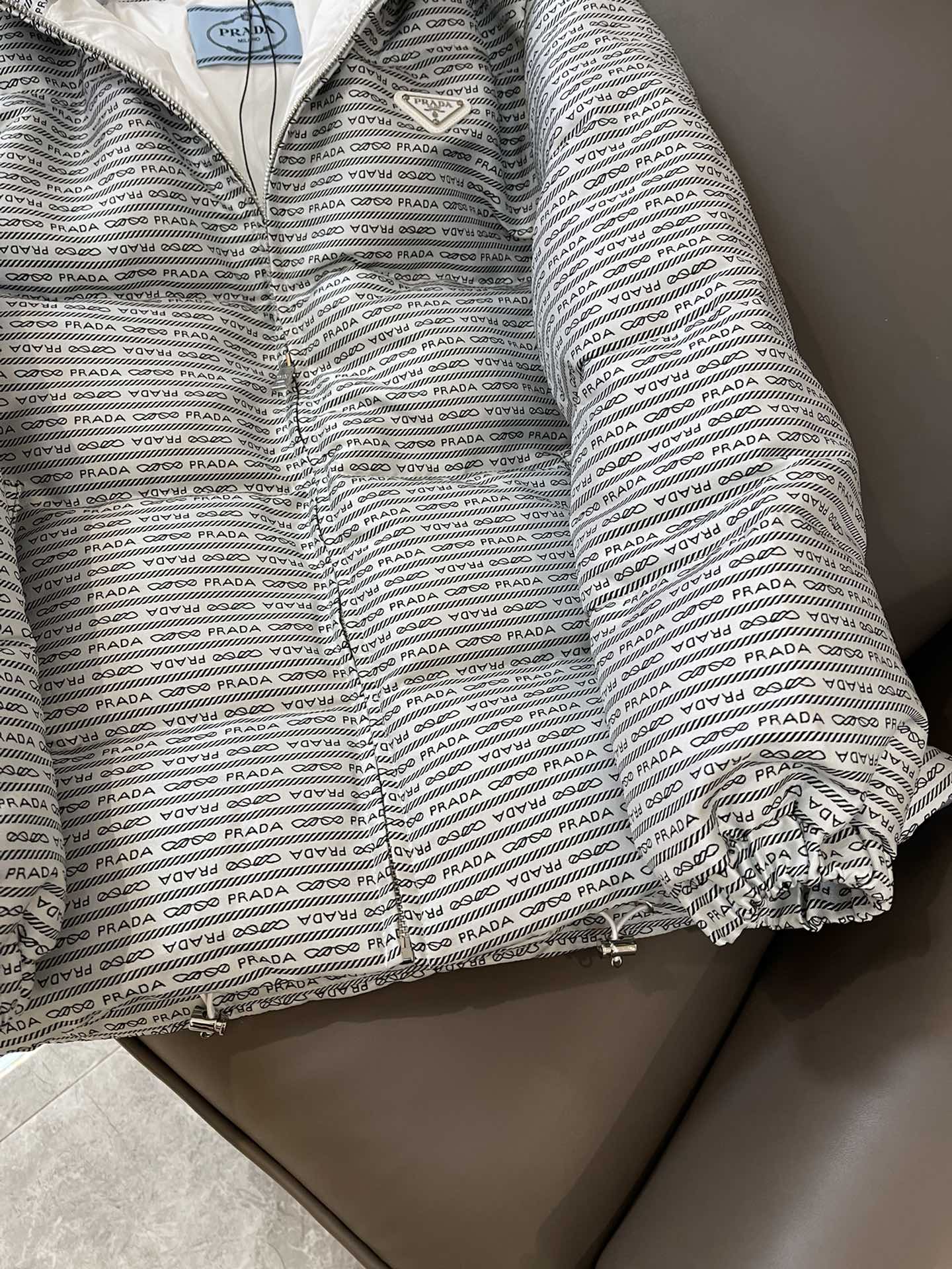 PRADA 25S DOWN JACKET 558