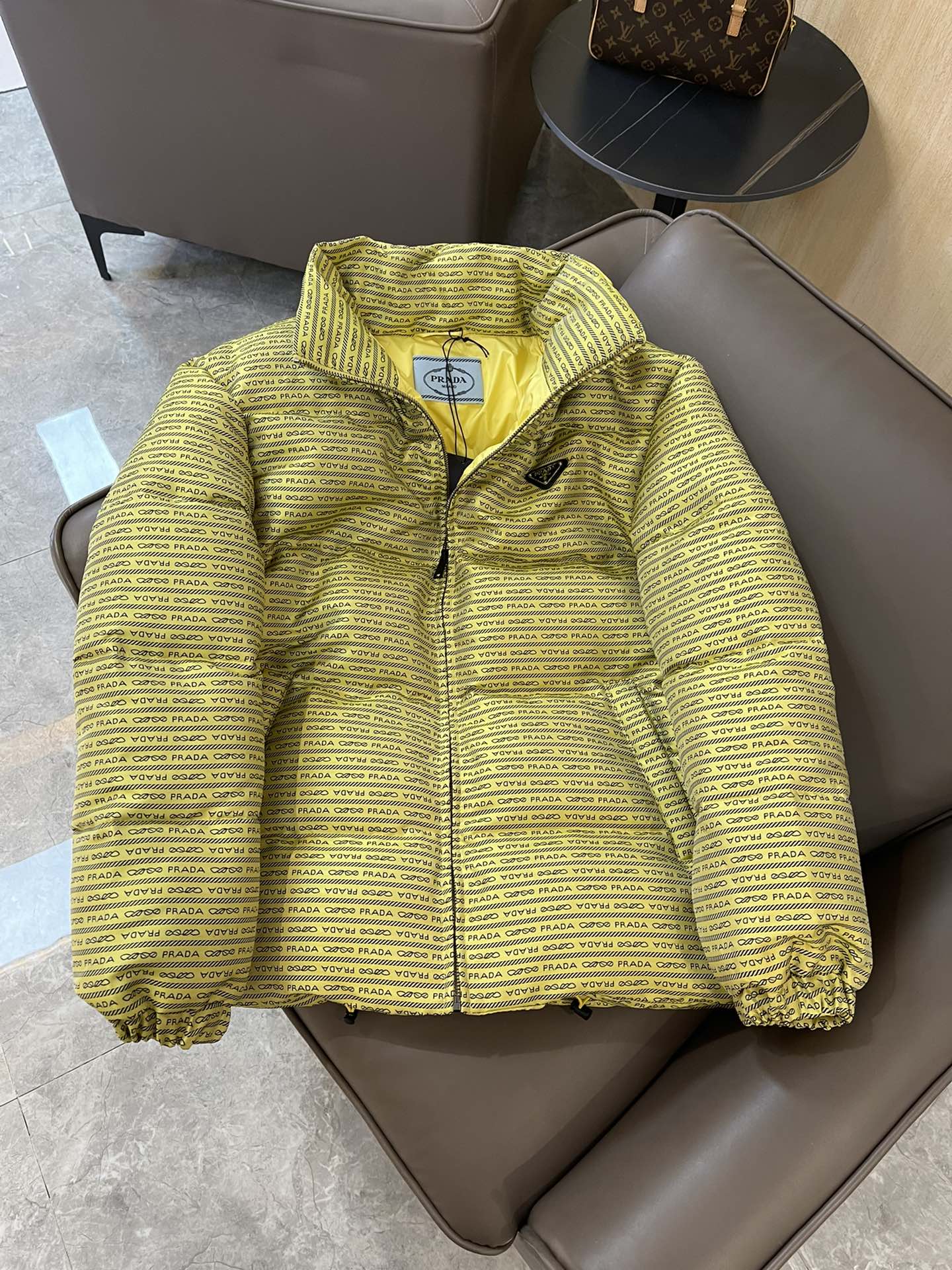PRADA 25S DOWN JACKET 559