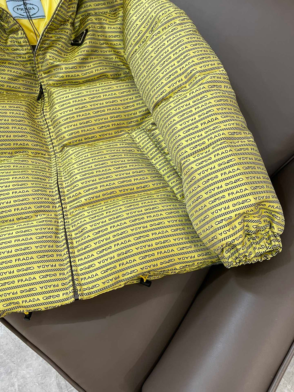 PRADA 25S DOWN JACKET 559