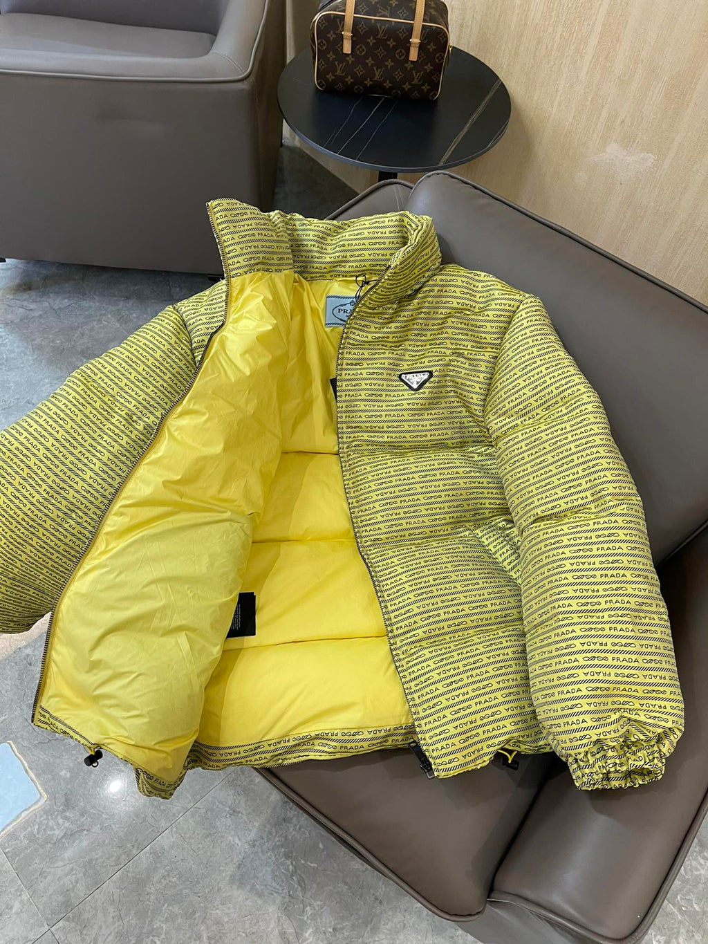PRADA 25S DOWN JACKET 559