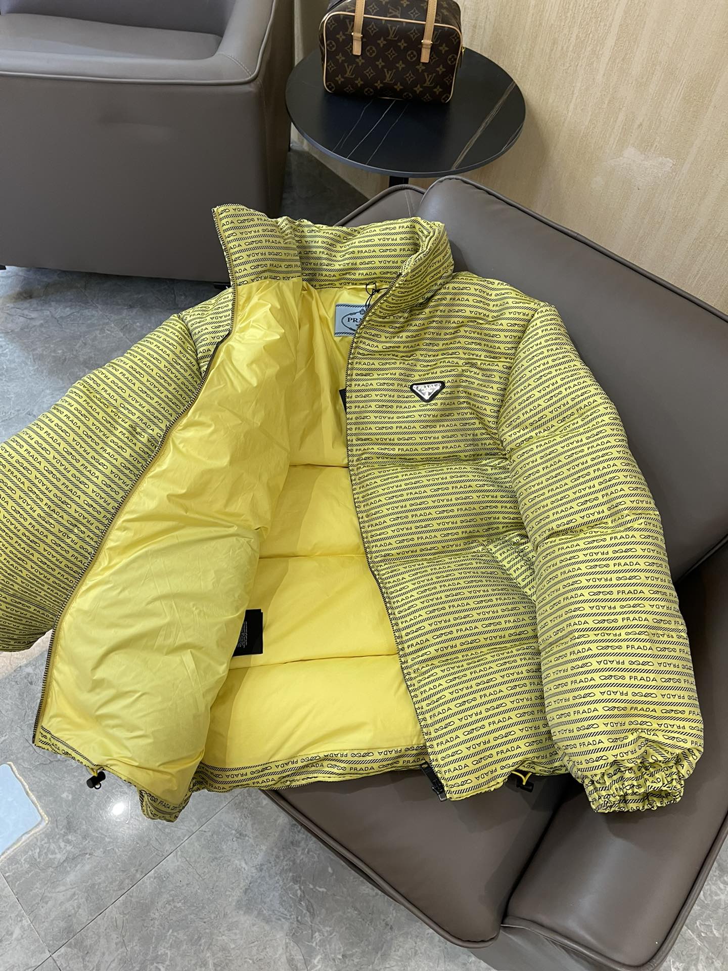 PRADA 25S DOWN JACKET 559