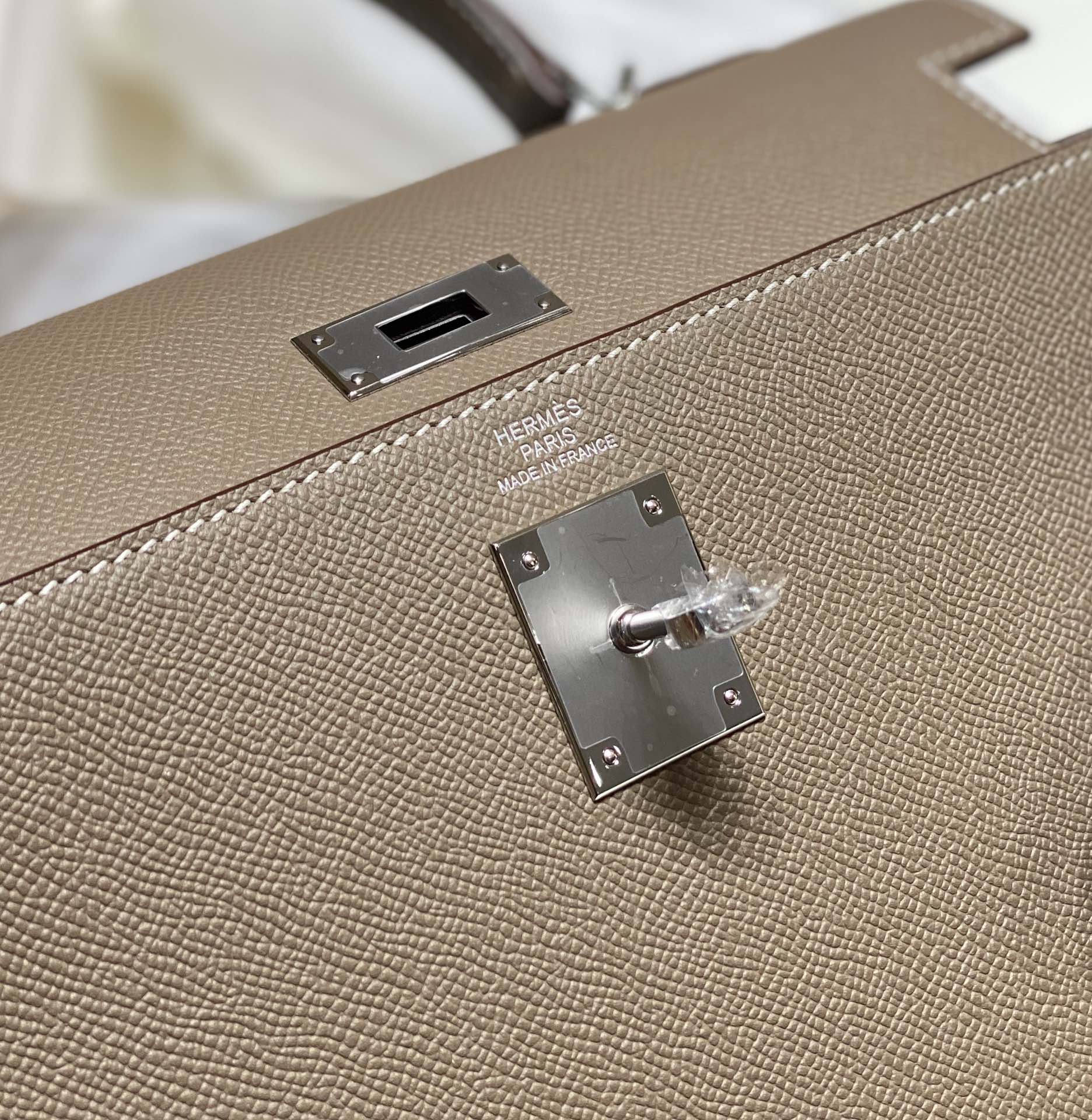 KELLY 28CM IN ETOUPE EPSOM CALFSKIN SLIVER HARDWARE